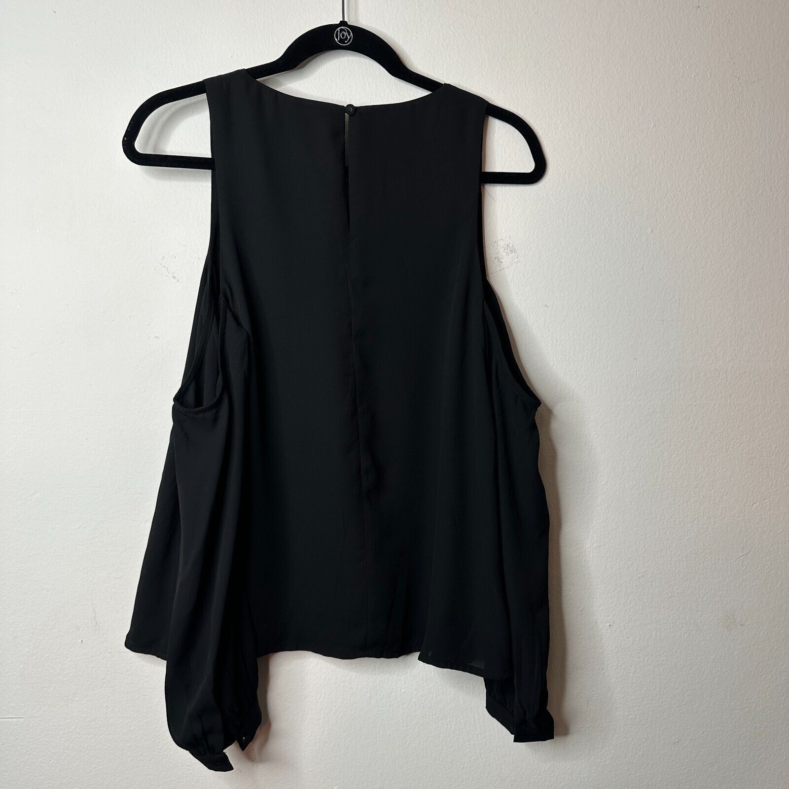 Other Tobi Black Cold Shoulder Long Sleeve V-Neck Keyhole Blouse M Size M / US 6-8 / IT 42-44 - 2 Thumbnail
