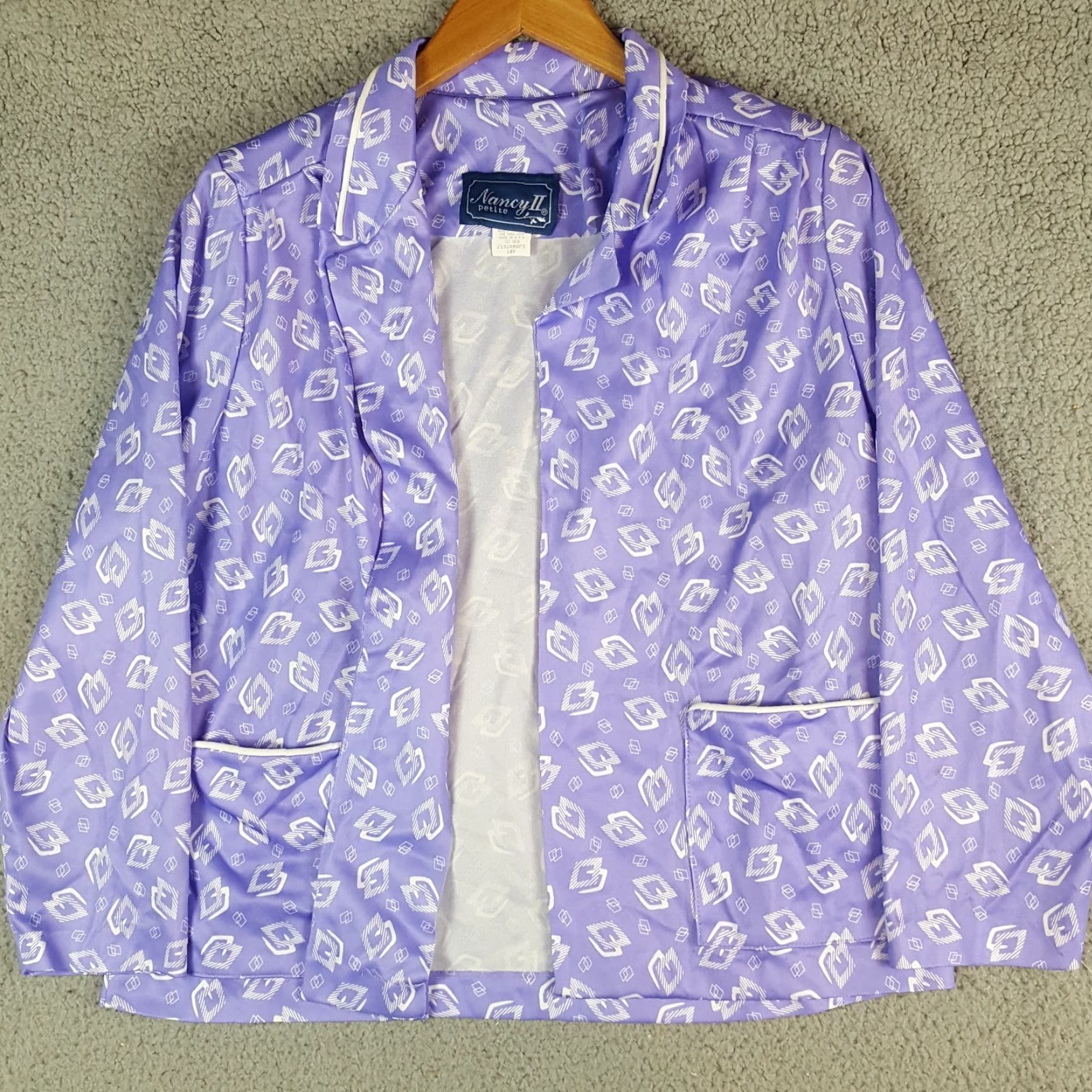 Vintage VINTAGE Nancy Nancy Sleep Shirt Womens Petite 10 Purple Diamond Abstract Art Pajama Top Crew Neck Long Sleeve Knit Polyester Button-Up Pocketless ? Size L / US 10 / IT 46 - 4 Thumbnail
