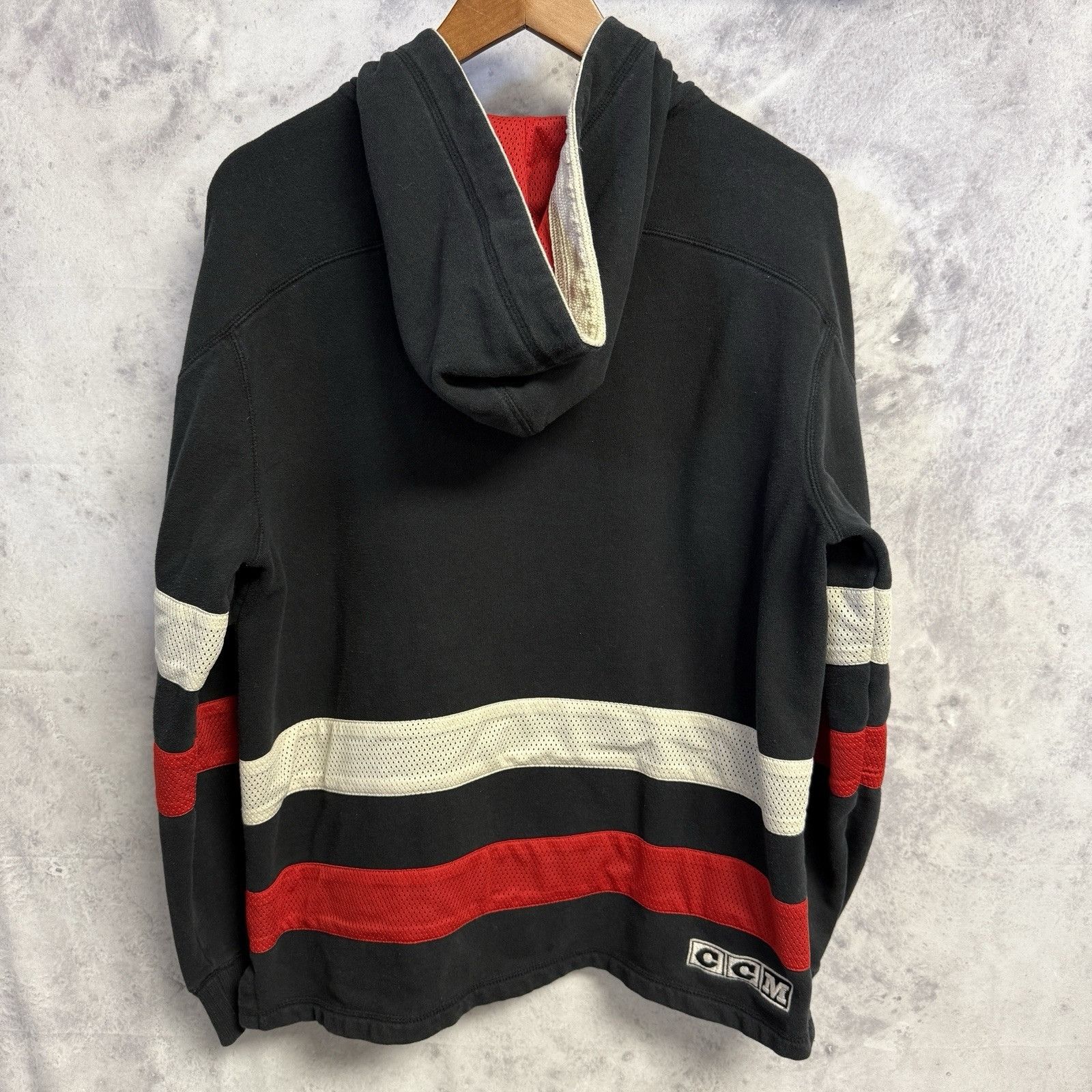 NHL Chicago Blackhawks CCM Hoodie Sweatshirt Mens Black Size US M / EU 48-50 / 2 - 2 Thumbnail
