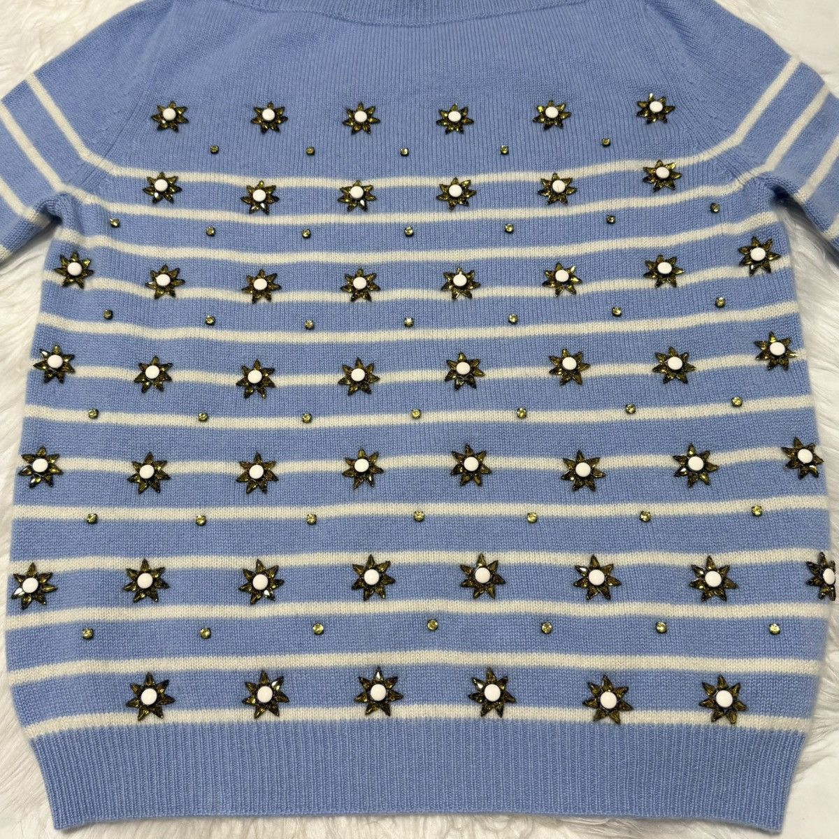 Gucci Authentic Gucci Knit Sweater with Beaded Flowers and Stripes Size L / US 10 / IT 46 - 11 Thumbnail