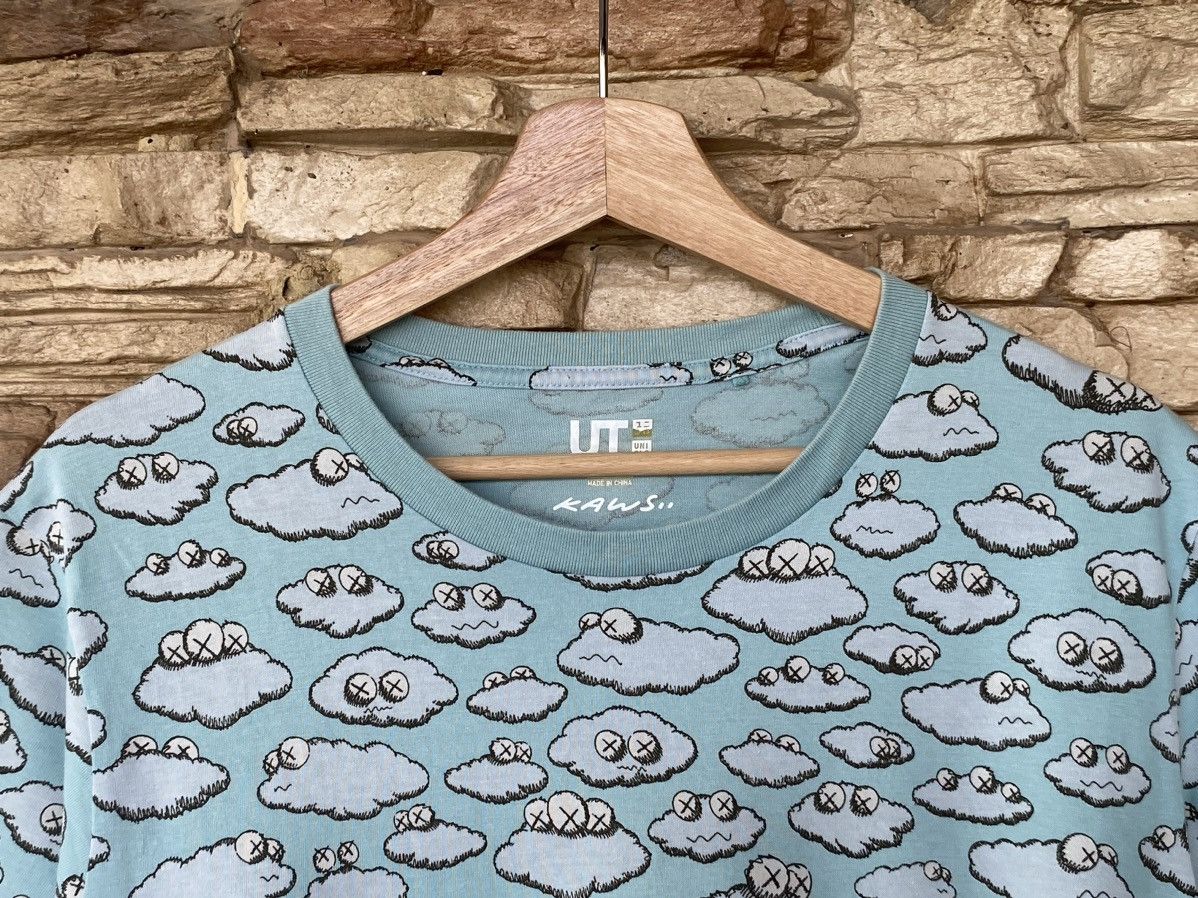 Vintage Rare Uniqlo X Kaws Fullprint Tshirt Size US L / EU 52-54 / 3 - 4 Thumbnail