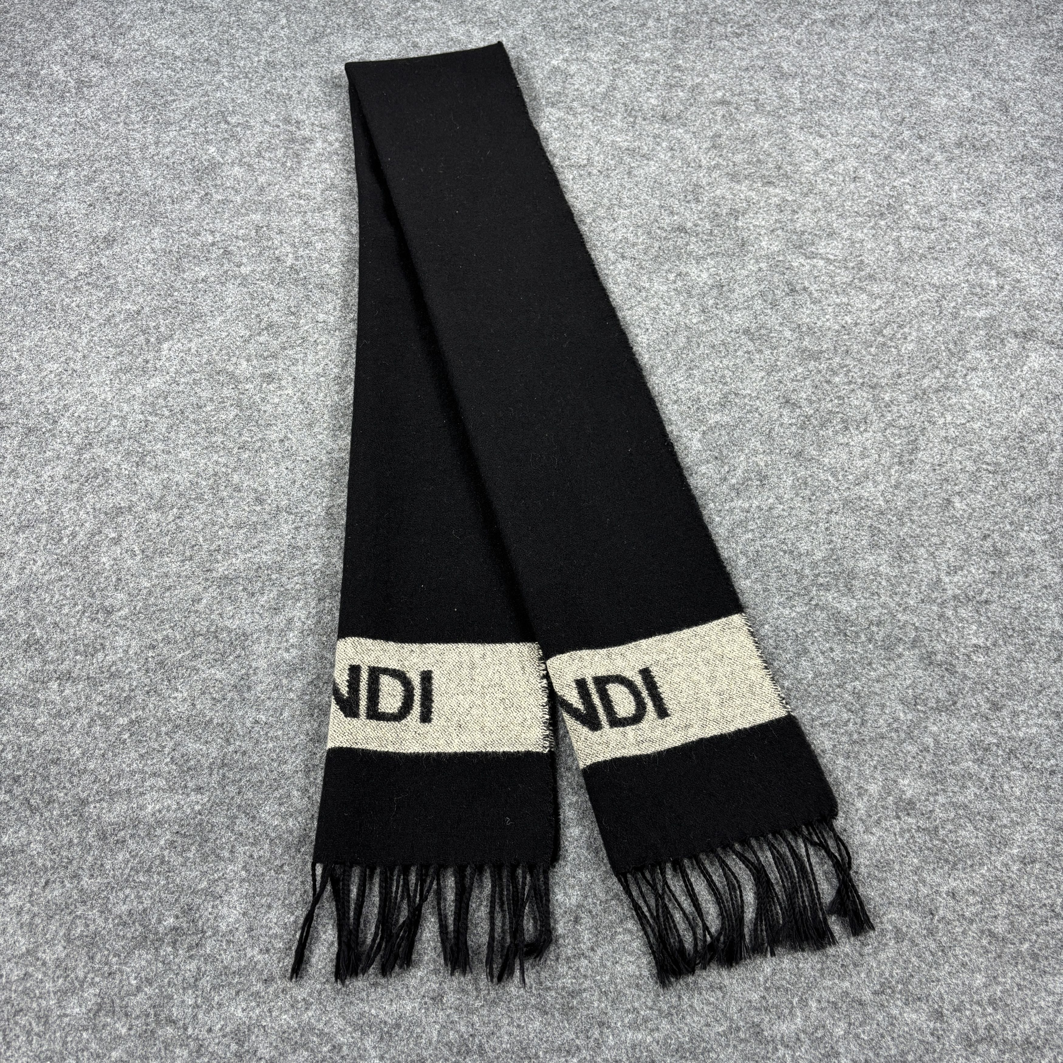 Fendi × Vintage GF10717 Fendi Scarf Neck Wear Muffler Nova Check Size ONE SIZE - 1 Thumbnail