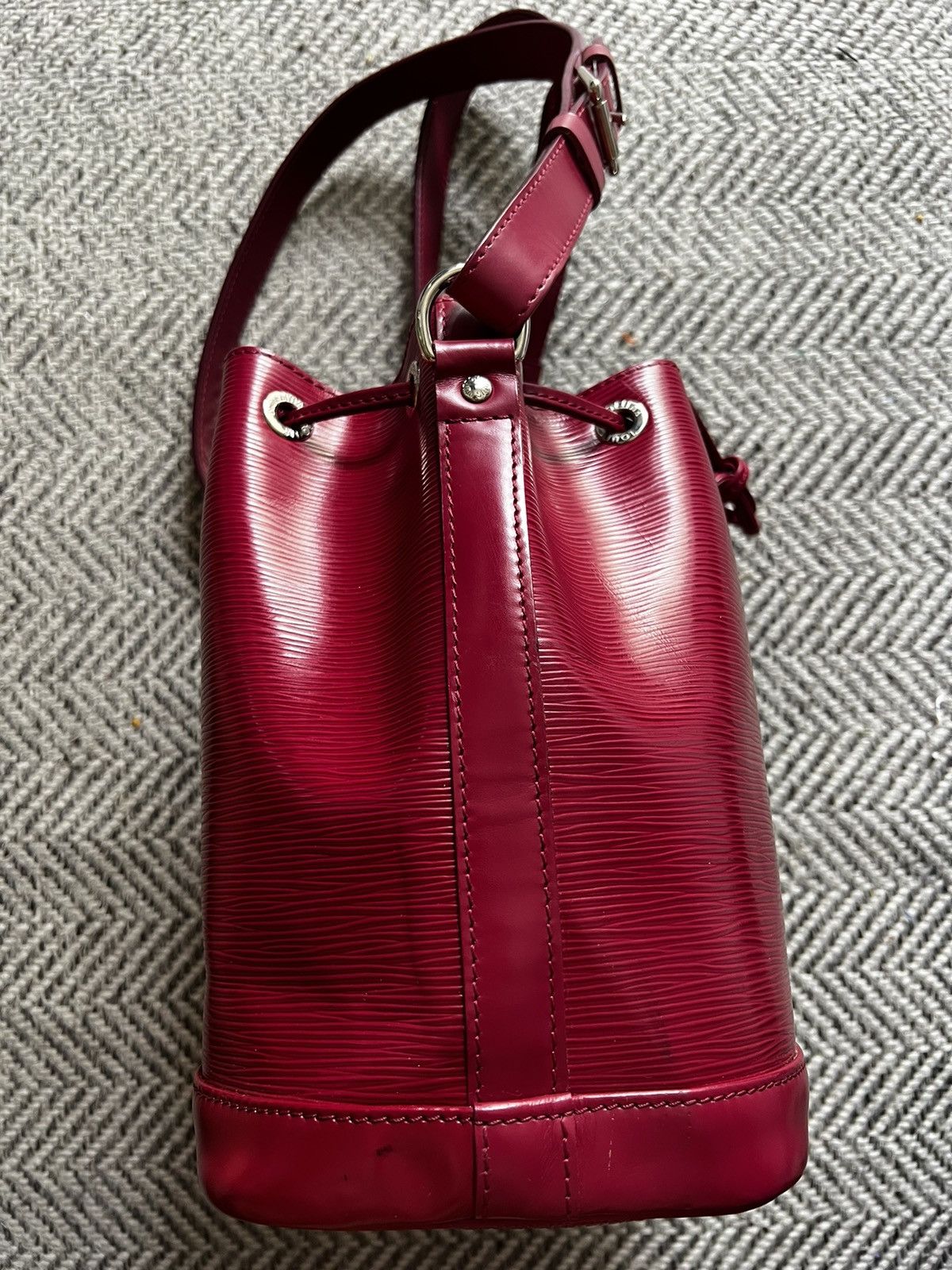 Louis Vuitton Louis Vuitton Fuchsia Epi Leather Noe BB Bag Size ONE SIZE - 3 Thumbnail