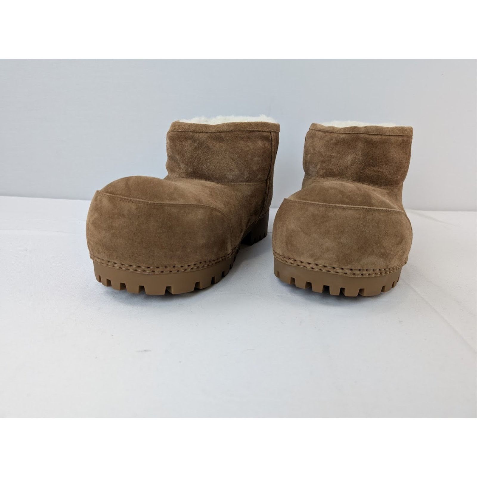 Balenciaga o1rshd1 Q: 2 / DUP / Alaska Fur Bootie in Brown/White Size US 8 / EU 41 - 7 Thumbnail