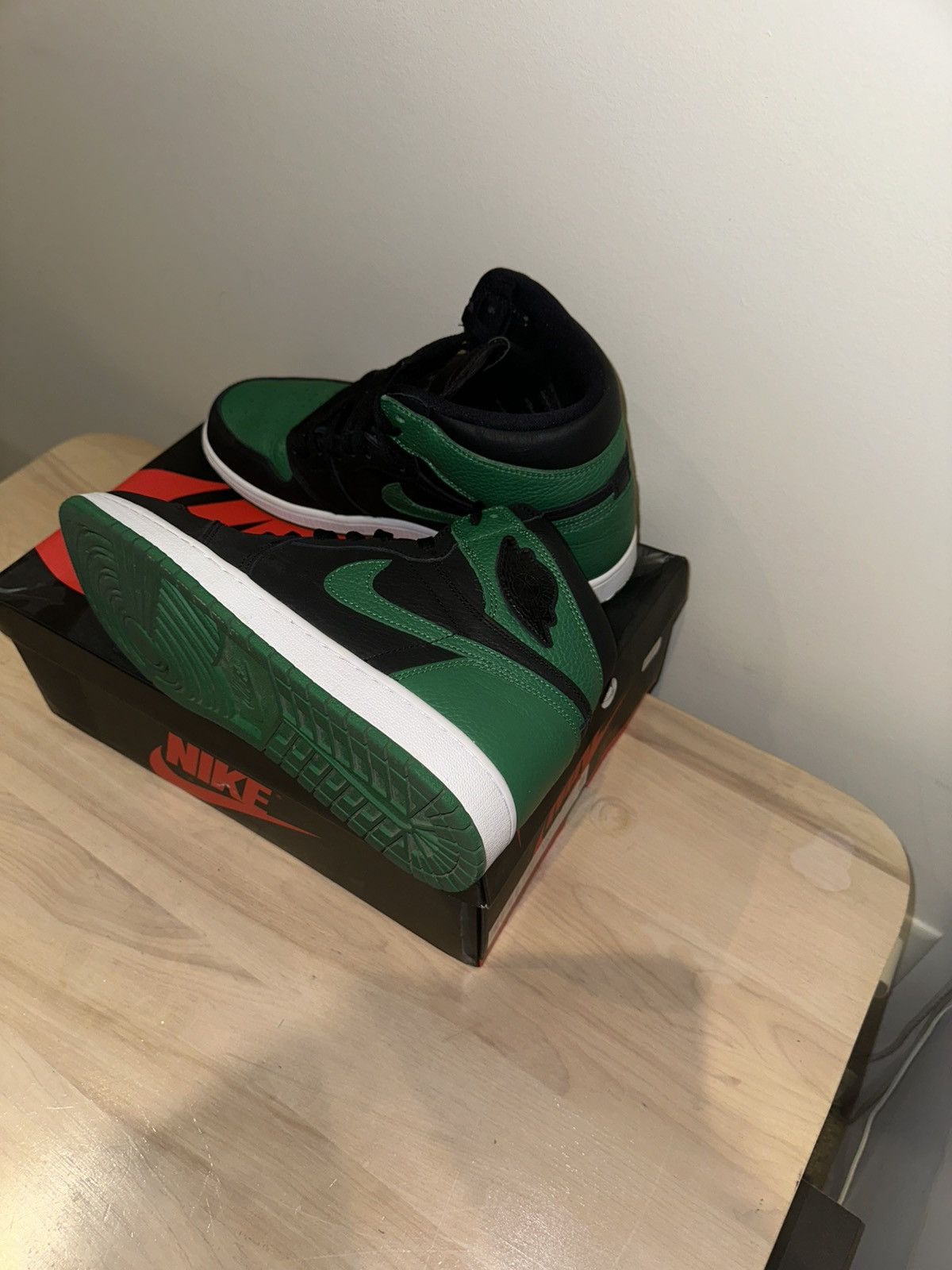 Jordan Brand × Nike Jordan 1 Retro High Pine Green Size US 10.5 / EU 43-44 - 6 Thumbnail