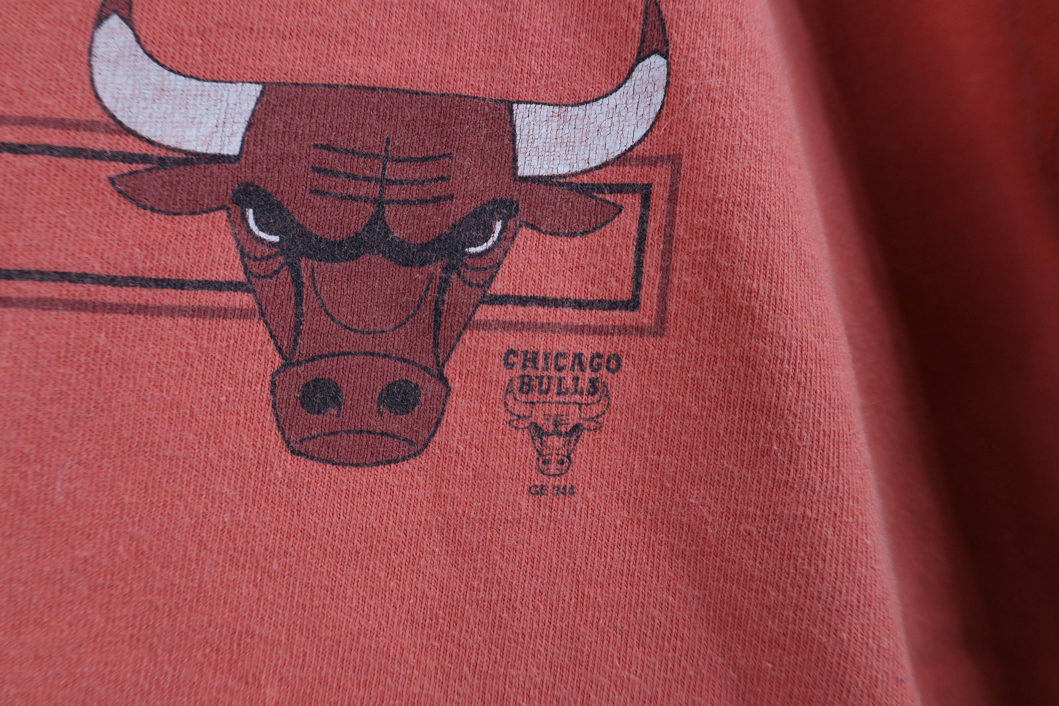 Vintage Vintage 90s Spell Chicago Bulls Basketball T-Shirt Red USA Size US XXL / EU 58 / 5 - 5 Thumbnail