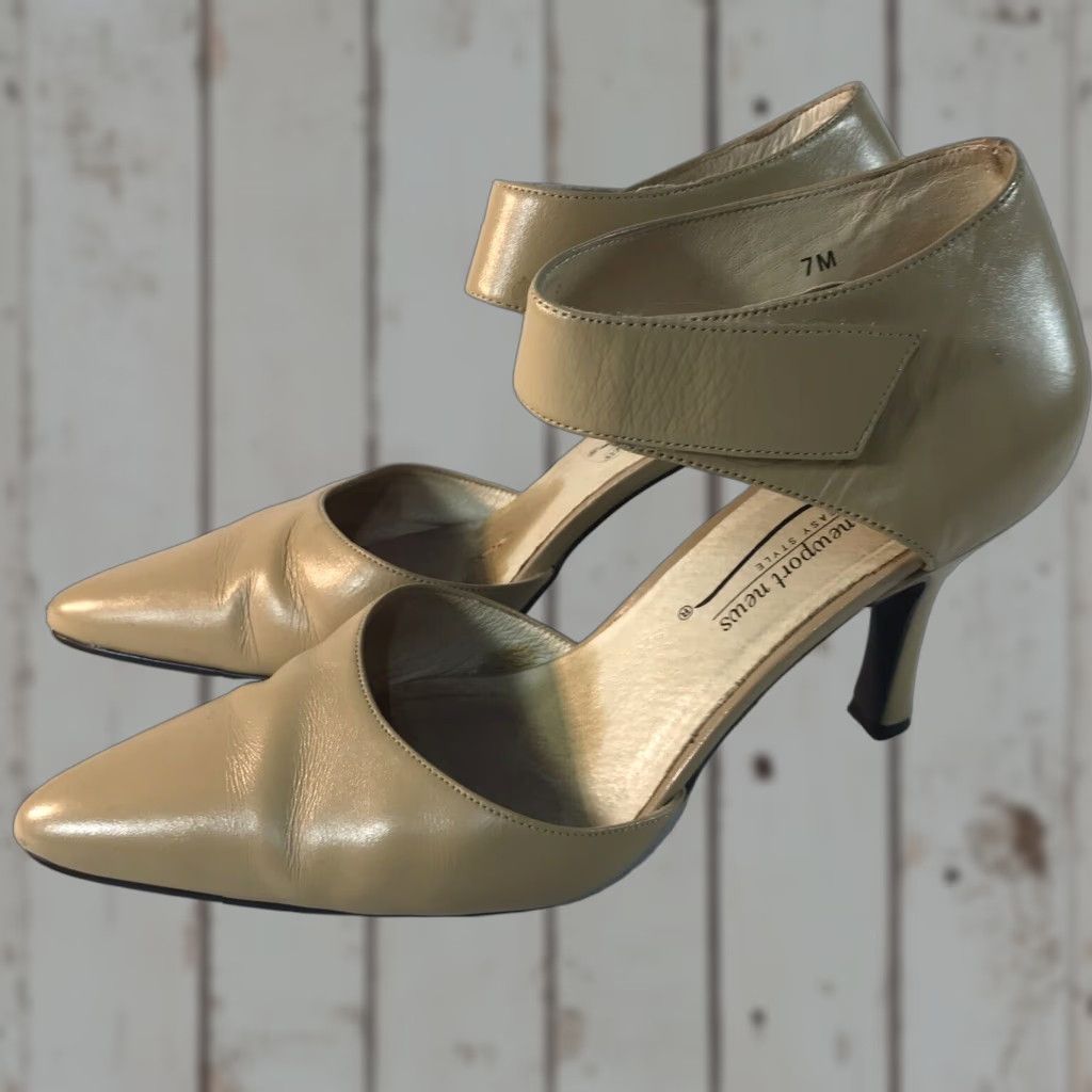 Vintage VINTAGE Newport News Beige Leather Pump Women's Size 7M 3.5in Heels Dress Formal Casual Size US 7 / IT 37 - 1 Thumbnail