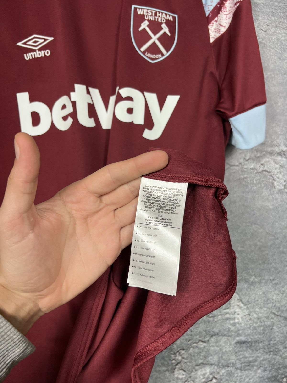 Umbro Umbro West Ham United 2022/23 Hone Jersey T-shirt Size Xl Size US XL / EU 56 / 4 - 8 Thumbnail