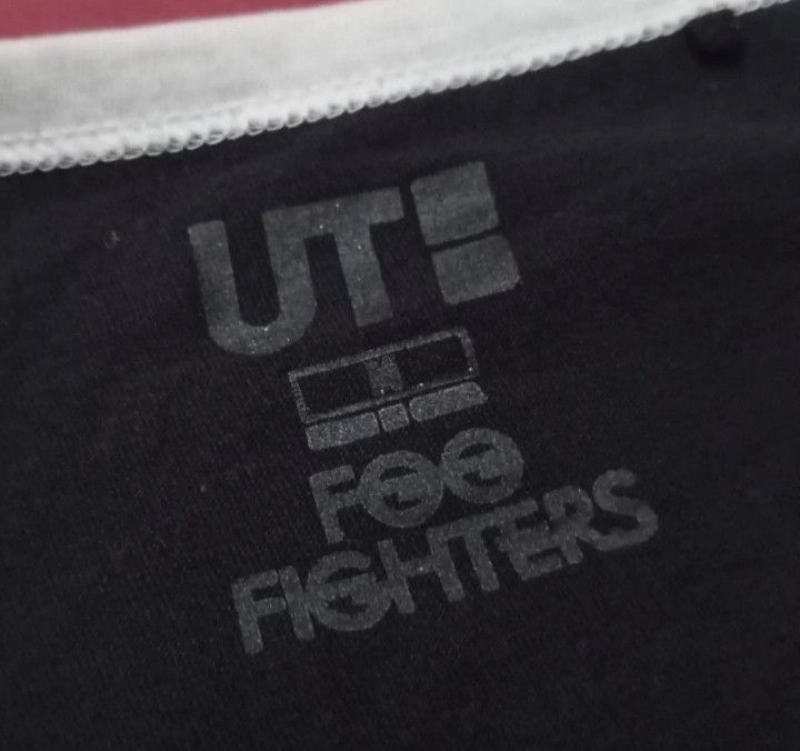 Uniqlo Combo 2pcs Foo Fighters 💥 Tshirt Band Size US M / EU 48-50 / 2 - 7 Thumbnail