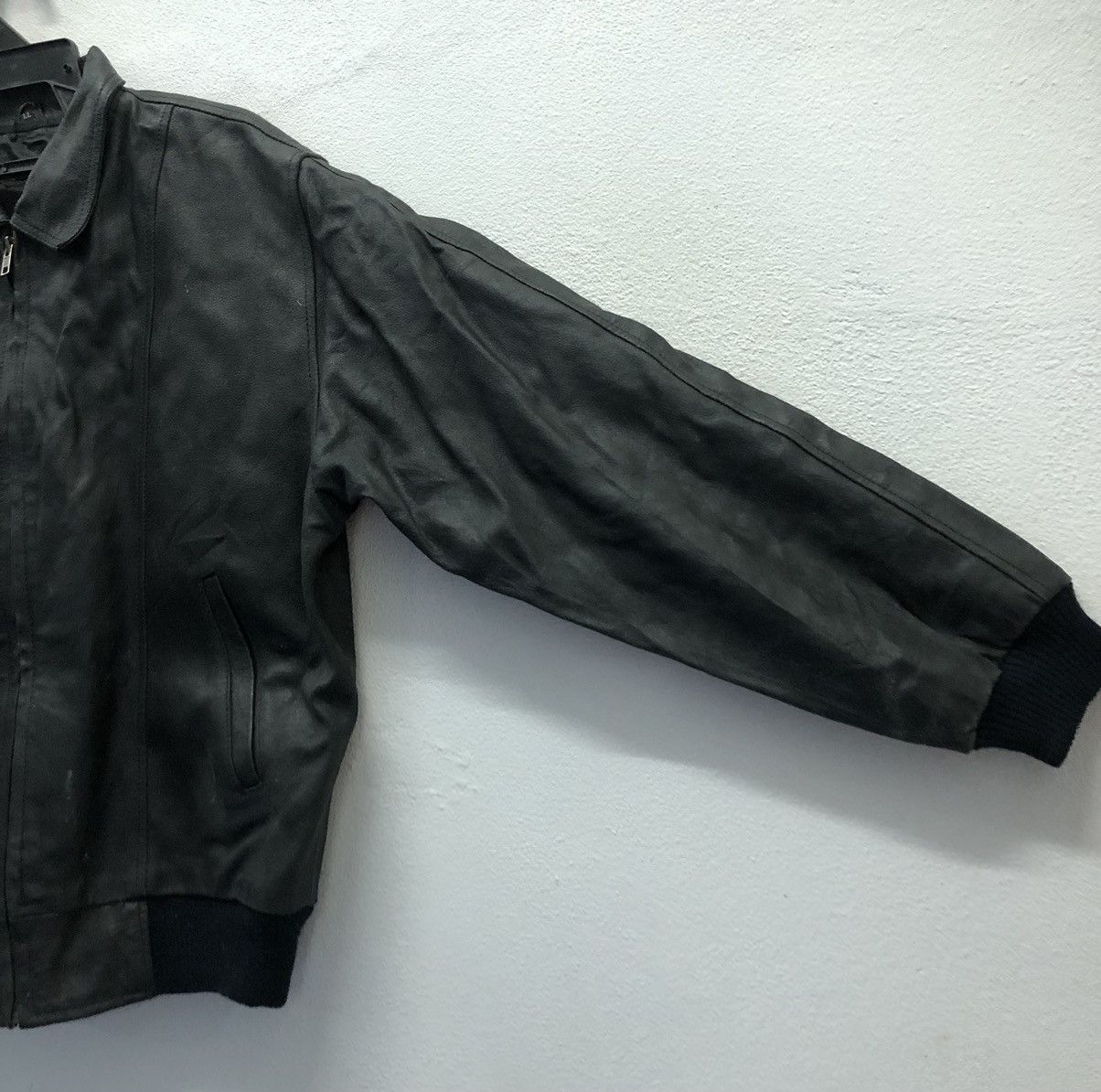 Leather × Vintage Vintage Black Cowhide Leather Bomber Jacket – Size LL Size US XL / EU 56 / 4 - 4 Thumbnail