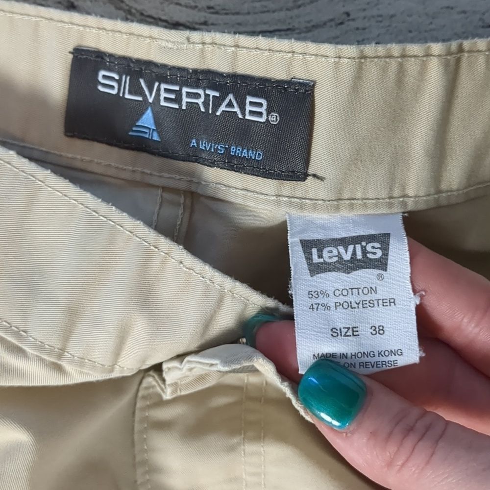 Levi's Levi's silvertab cream cargo shorts size 38 Size US 38 / EU 54 - 4 Thumbnail