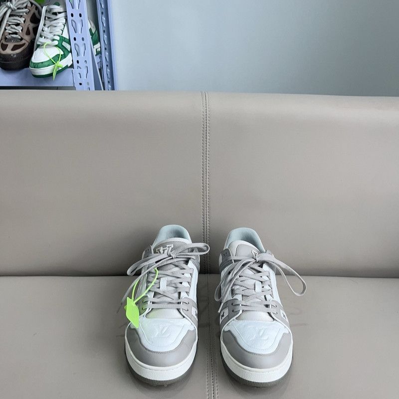 Louis Vuitton Louis Vuitton Classic Trainer Fashion Sneakers for Men -250 Size US 9.5 / EU 42-43 - 1 Thumbnail