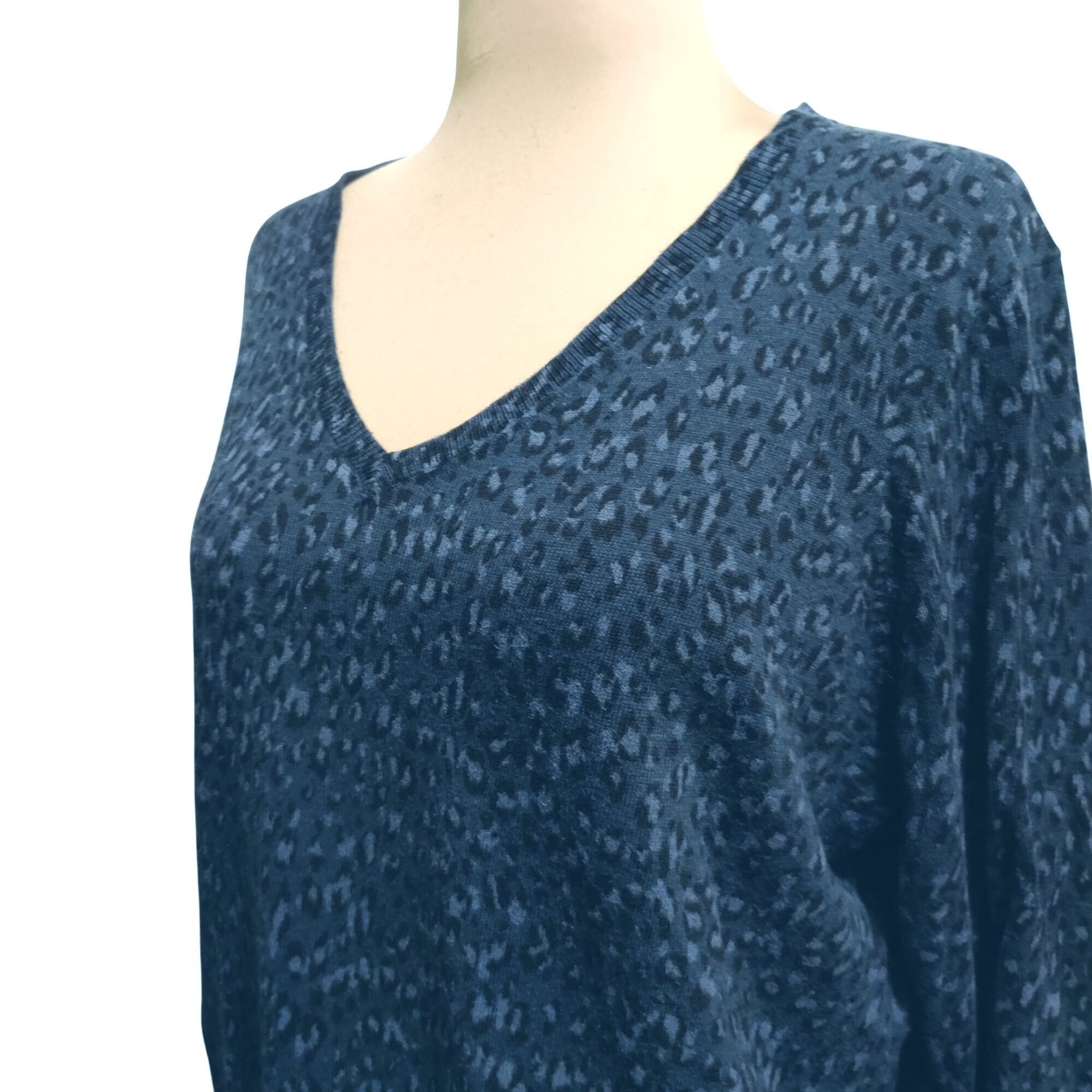 Other Amazon Essentials XL Navy Blue Leopard Print Sweater V Neck Size XL / US 12-14 / IT 48-50 - 2 Thumbnail