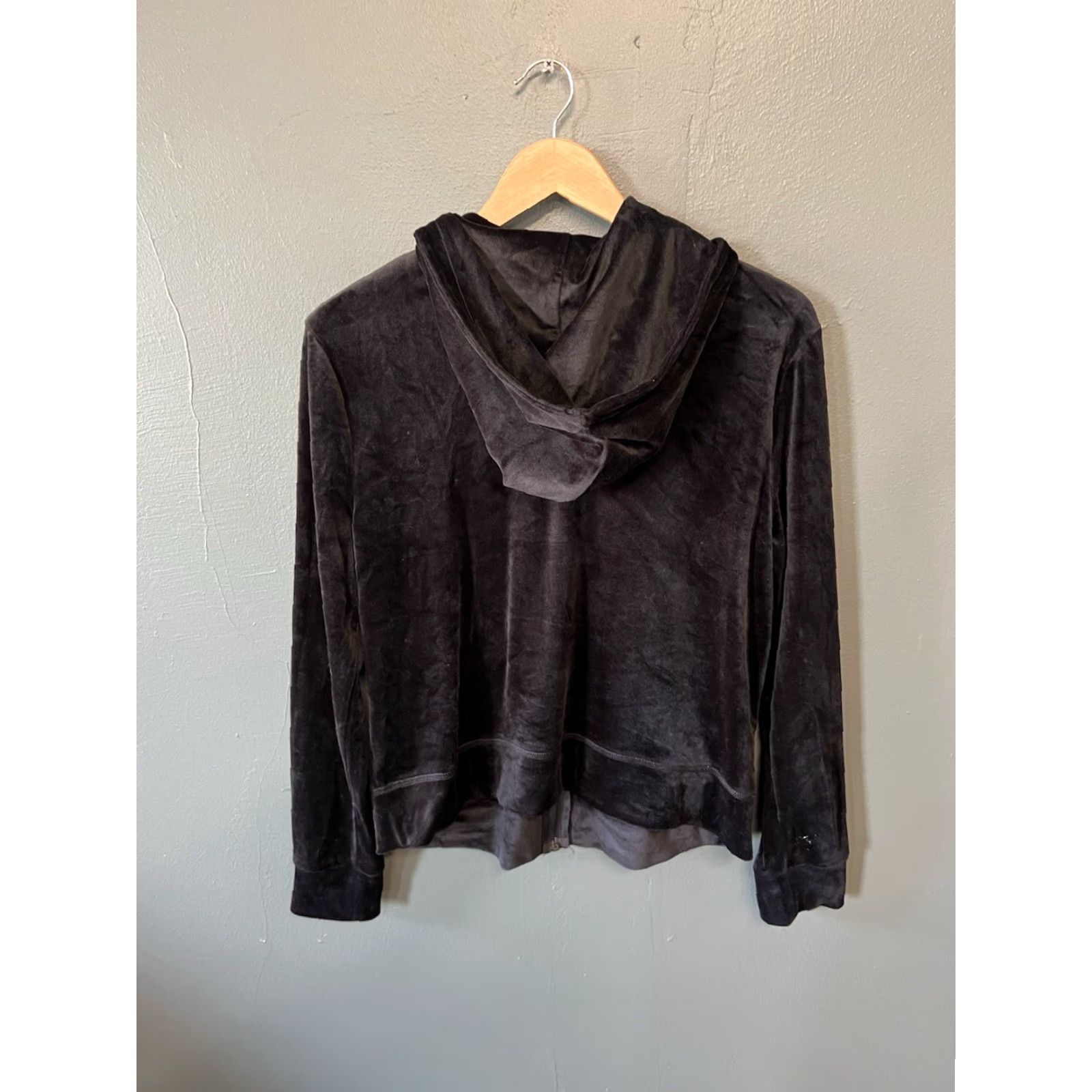 Juicy Couture VINTAGE Juicy Couture Womens Black Velour Long Sleeve Full Zip Hooded Sweatshirt L Womens Velour Full Zip Hooded Sweatshirt Size L / US 10 / IT 46 - 2 Thumbnail
