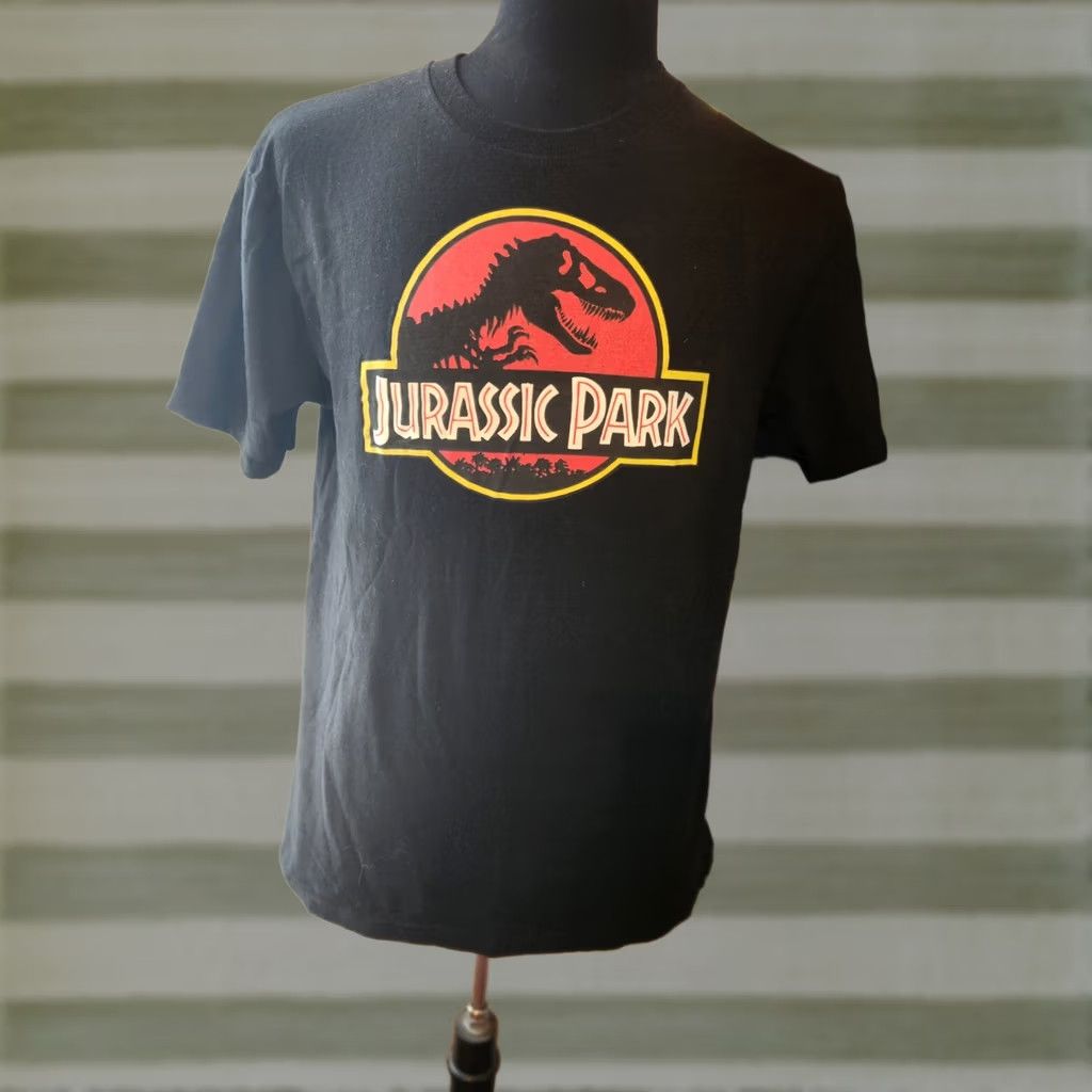 Vintage Jurassic Park T-Shirt Men’s Size Large Classic Black with T-Rex Logo Size US L / EU 52-54 / 3 - 1 Thumbnail