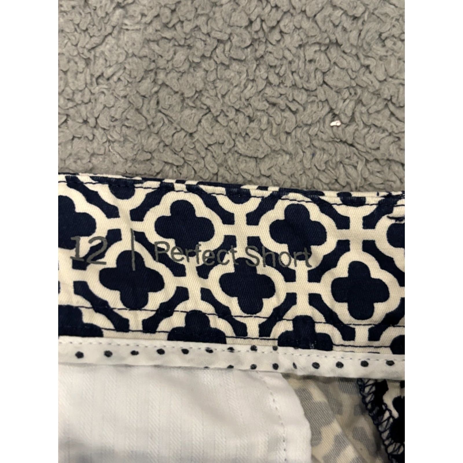 Talbots Talbots Bermuda Shorts Womens 12 Blue White Geometric 10” Inseam Casual Size 34" / US 12 / IT 48 - 4 Thumbnail