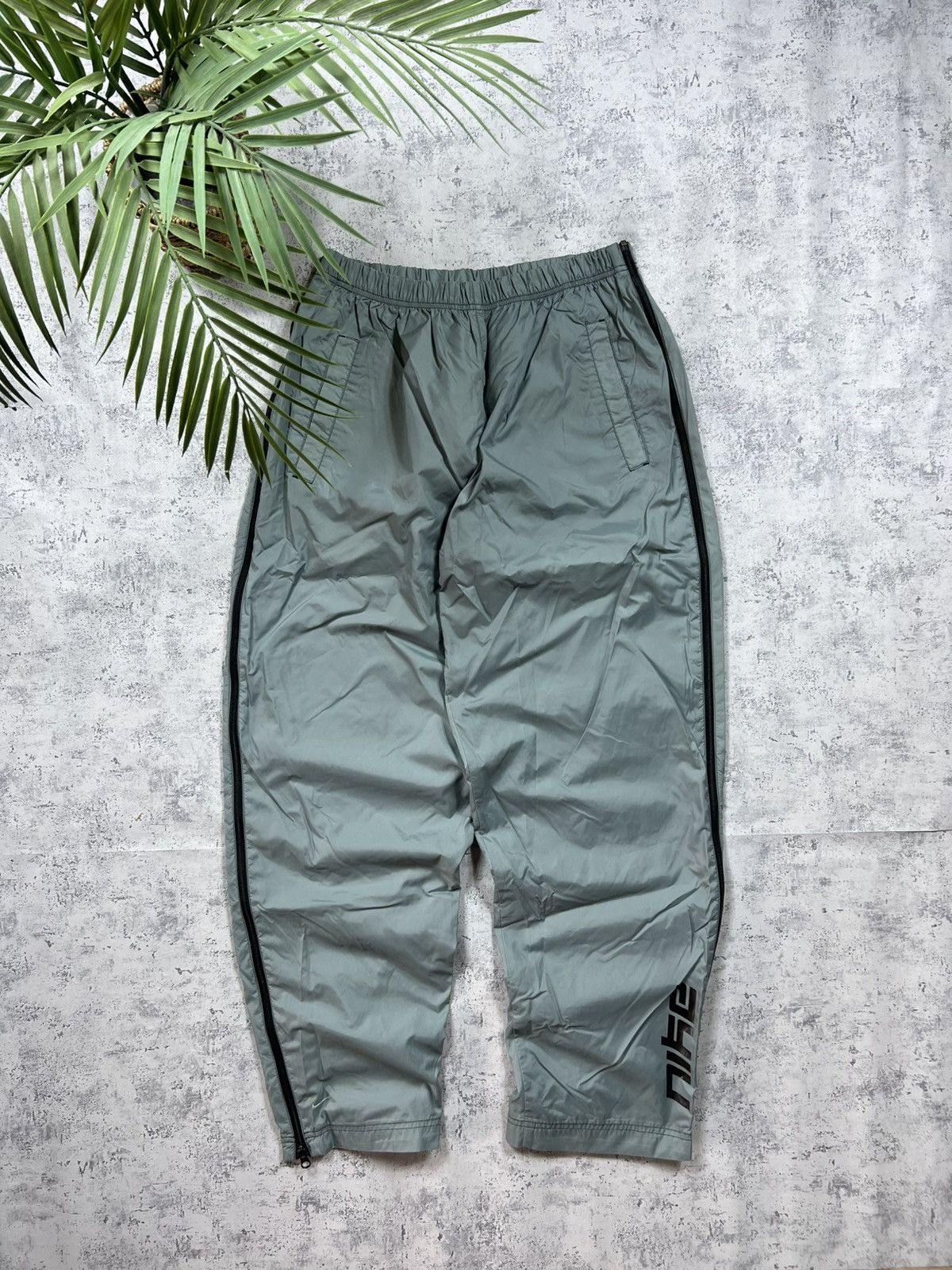 Nike 90s Nike Spellout Vintage Parachute Nylon Baggy Retro Pants Size US 32 / EU 48 - 2 Thumbnail