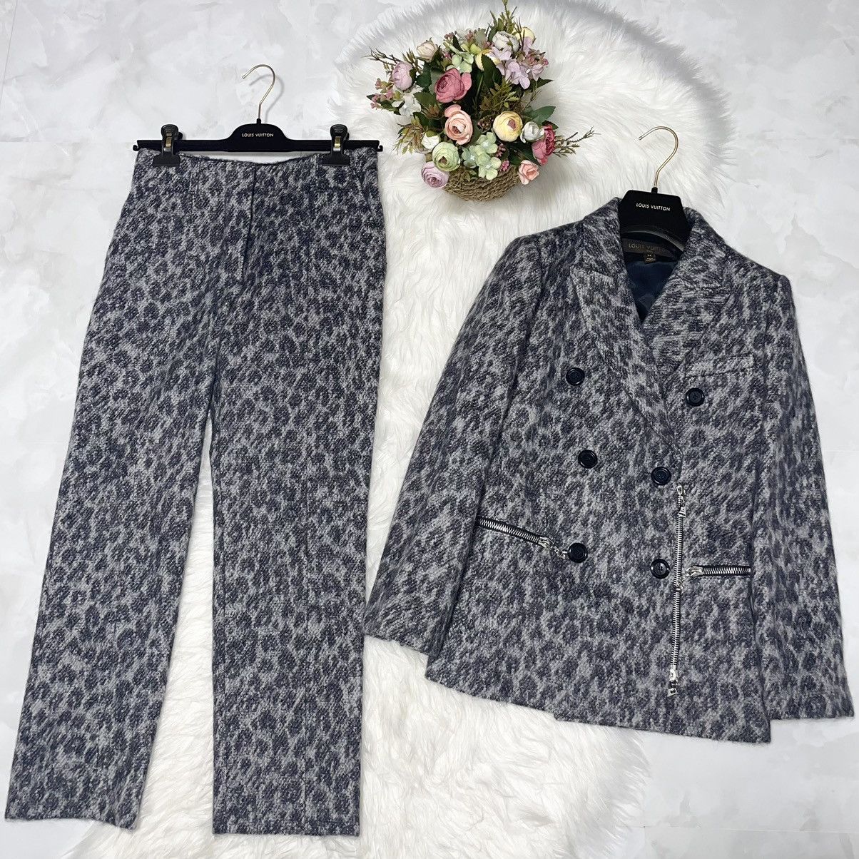 Louis Vuitton Authentic beautiful Louis Vuitton leopard print pantsuit 34 Size XXS / US 00 / IT 34 - 6 Thumbnail