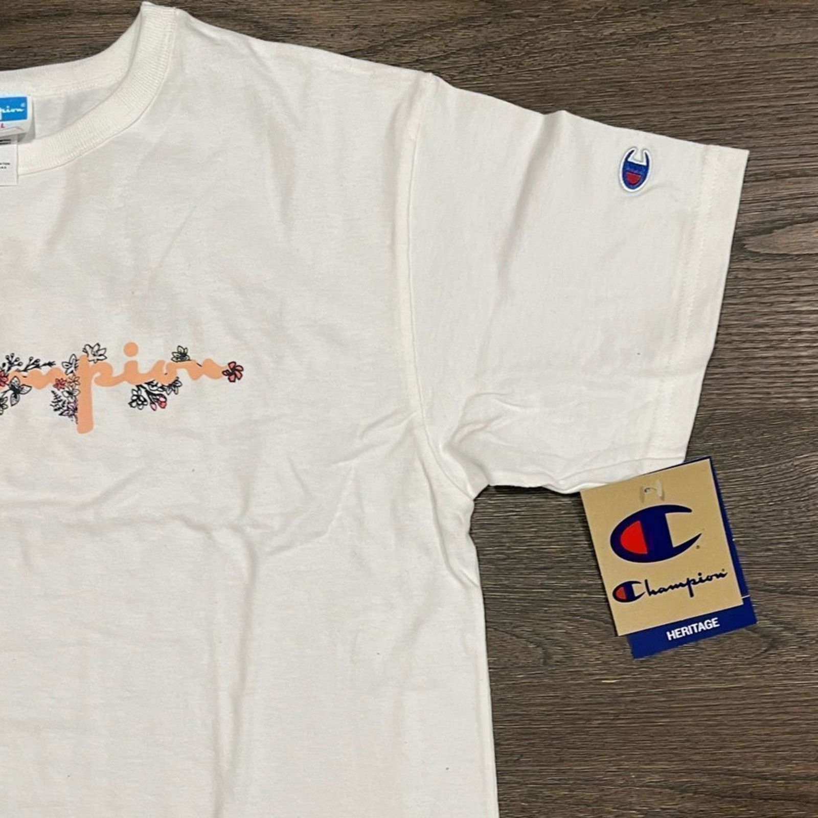 Champion NWT Champion White Floral Graphic Crop Top - Size S Size S / US 4 / IT 40 - 3 Thumbnail