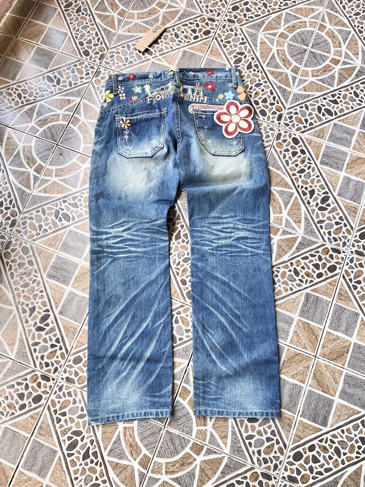 Other EMBROIDERY FLOWER DENIN BY LOLITA JEANS Size US 33 - 2 Thumbnail