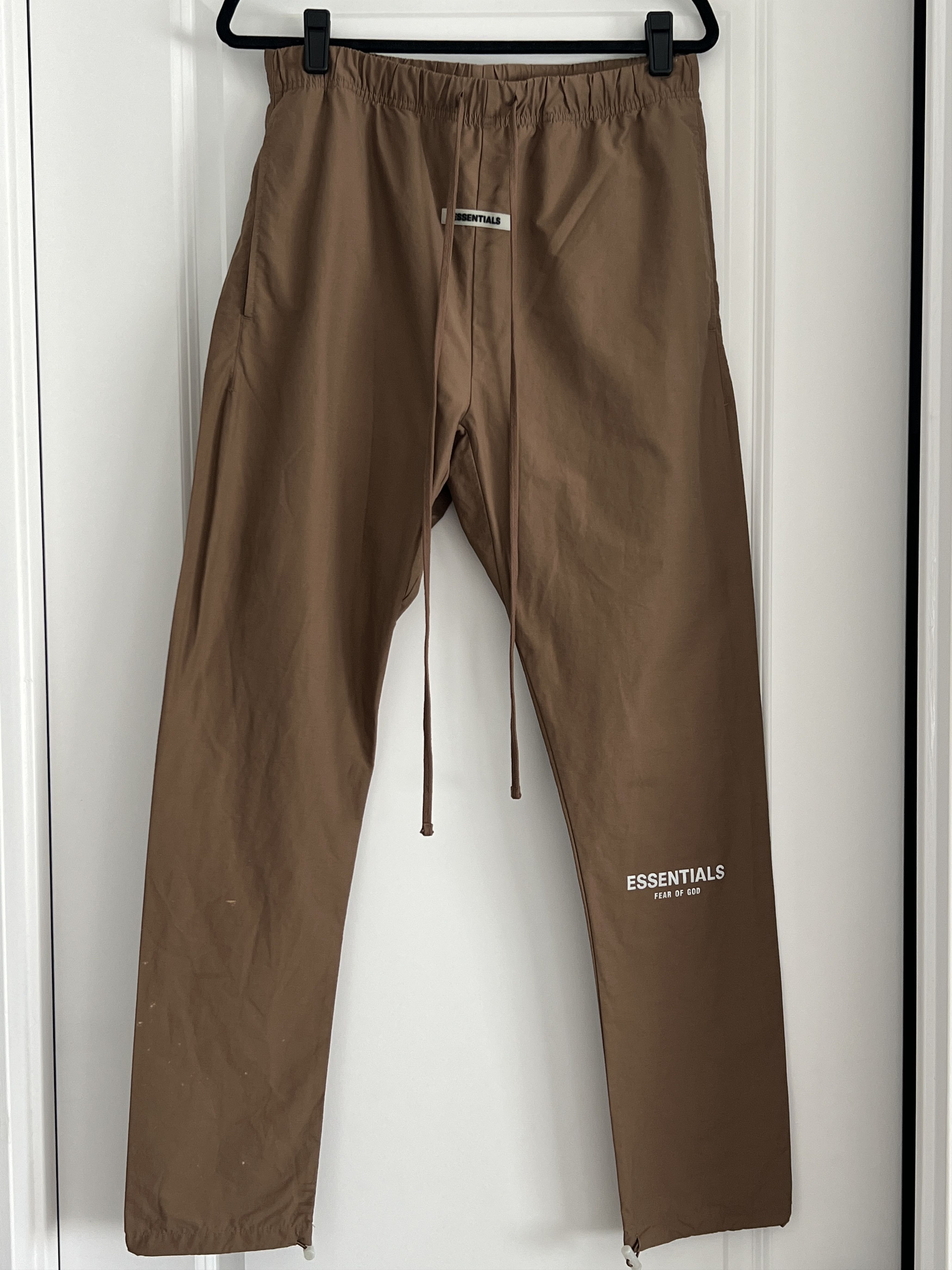 Fear of god essentials x ssense sweatpants rain drum hotsell