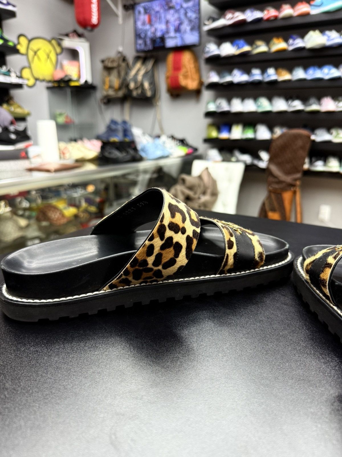 Louis Vuitton Louis Vuitton Bom Dia leopard sandals Size 39.5 / 9.5US Size US 9.5 / IT 39.5 - 14 Thumbnail