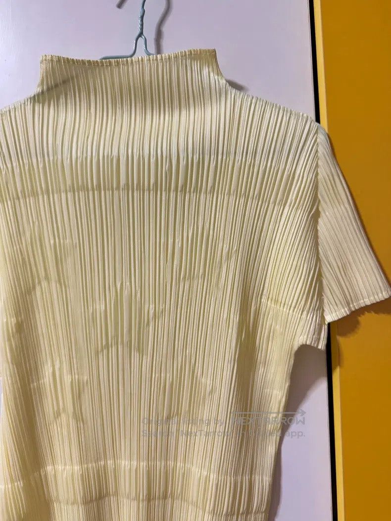 Issey Miyake Issey Miyake Embossed Star Ruched Solid Color Short-Sleeve Size L / US 10 / IT 46 - 7 Thumbnail