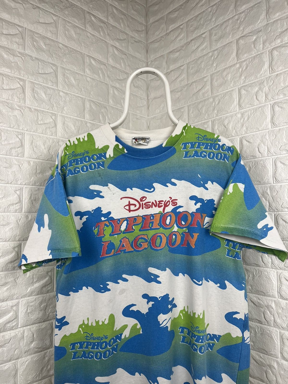 Disney × Vintage Vintage 90s Disney Typhoon Lagoon All over print Tee Size US L / EU 52-54 / 3 - 2 Thumbnail