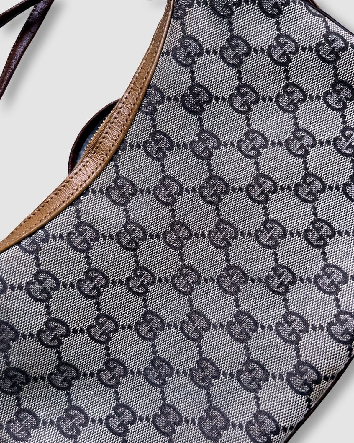 image of Gucci Clasp Hobo Bag in Brown, Women's
