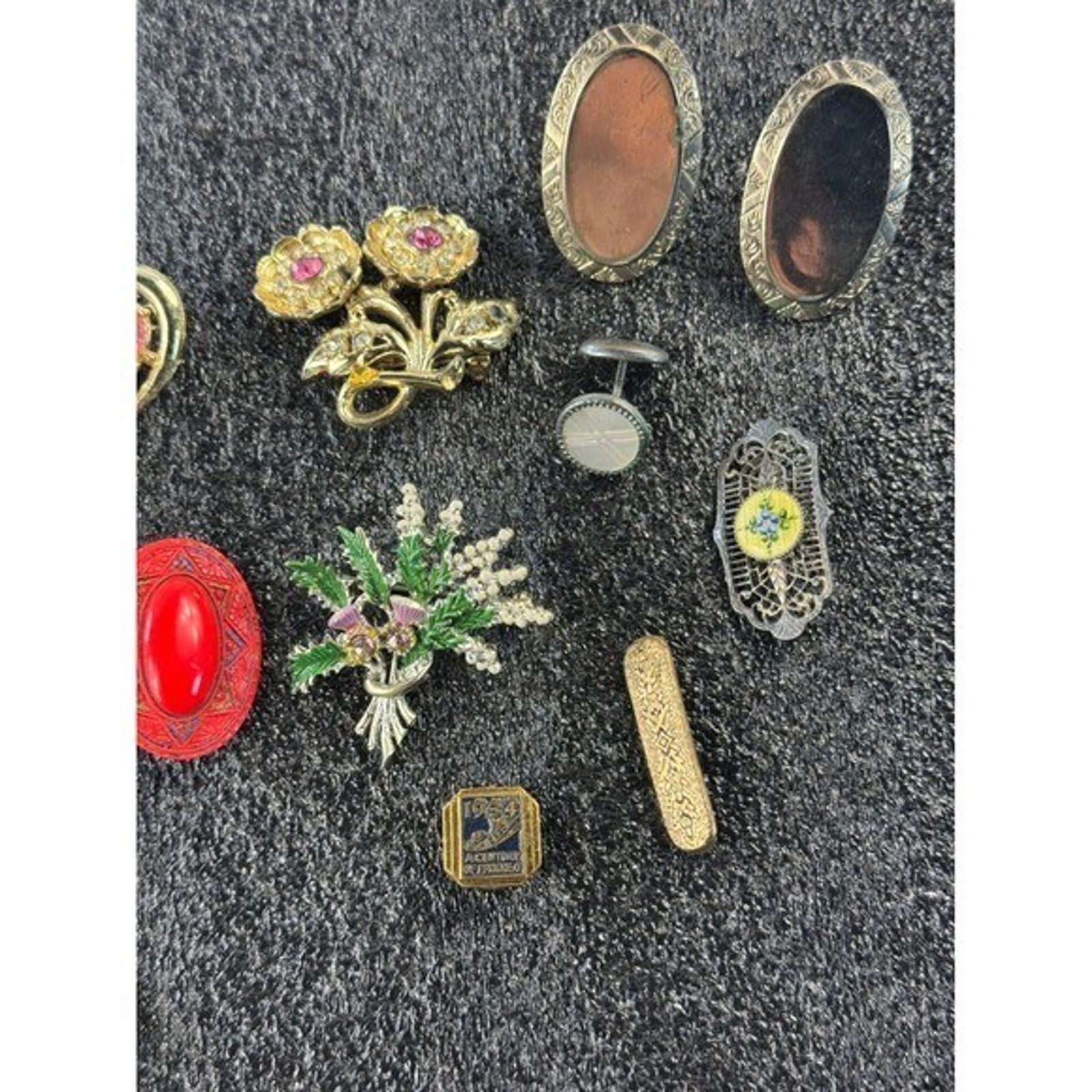 & Other Stories Vintage Brooch Pin lot 1934 Chicago Worlds Fair DeKalb 15pc Size ONE SIZE - 8 Thumbnail