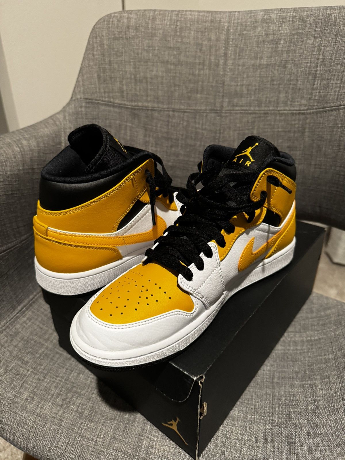 Jordan Brand Air Jordan 1 Mid Size US 9 / EU 42 - 13 Thumbnail