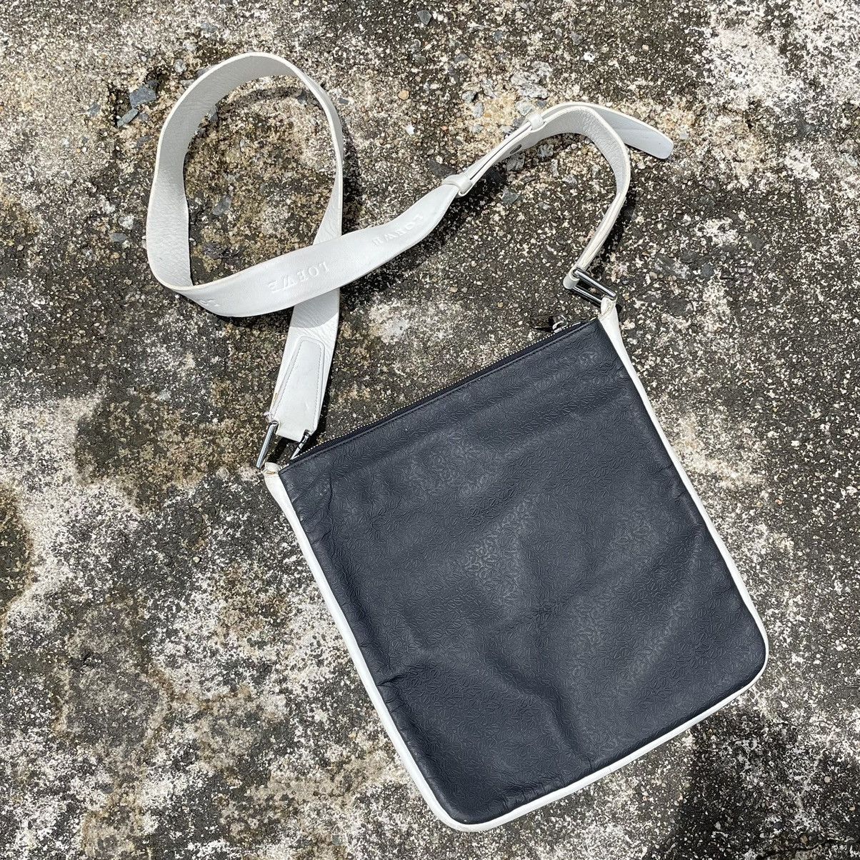 Loewe Loewe Repeat Anagram Embossed Unisex Crossbody Size ONE SIZE - 17 Thumbnail