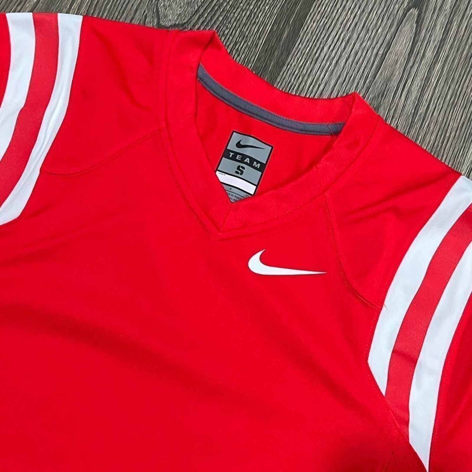 Nike NWOT Nike Team Jersey V-Neck Swoosh Logo Print Red White S Size US S / EU 44-46 / 1 - 2 Thumbnail