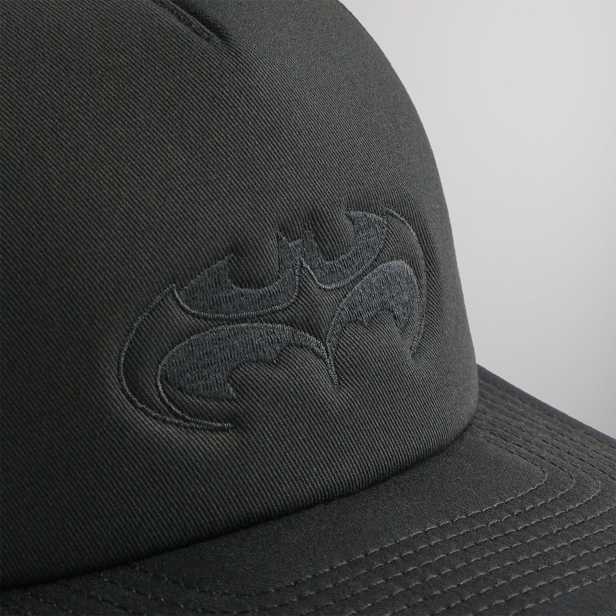 DC Comics × Kith Batman | Kith '96 Nolan Trucker Hat Cap in Black Snapback Size ONE SIZE - 4 Thumbnail