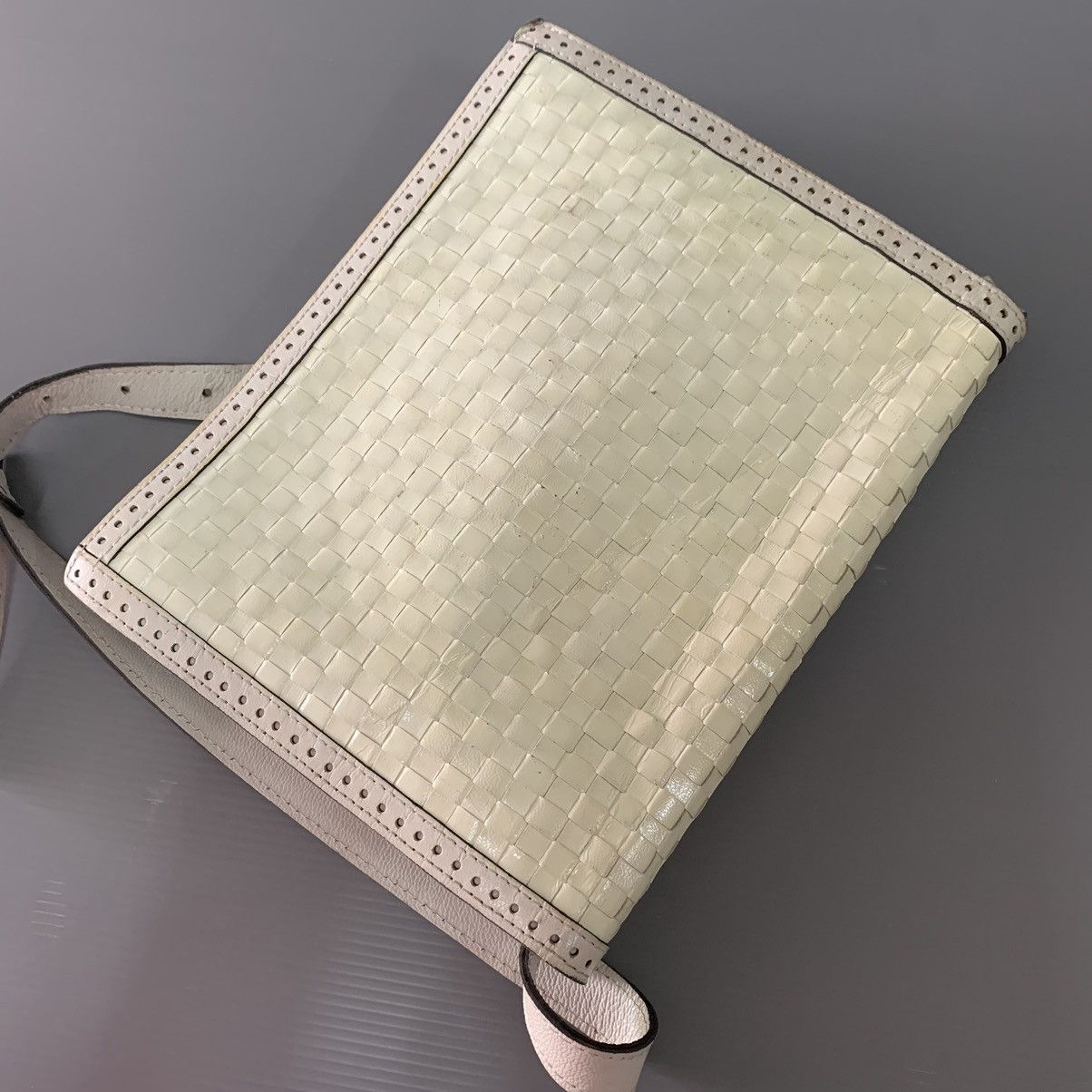 Yves Saint Laurent Yves Saint Laurent Leather Shoulder Bag Size ONE SIZE - 4 Thumbnail