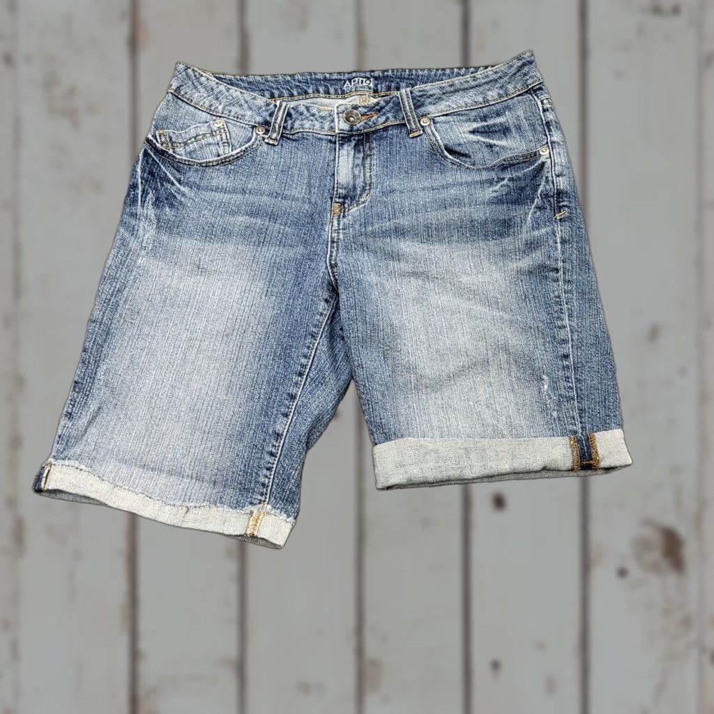 Apt. 9 Apt. 9 Shorts Denim Blue Women's Size 10 Bermuda Distressed Cuffed Casual 90s Size 32" / US 10 / IT 46 - 1 Thumbnail
