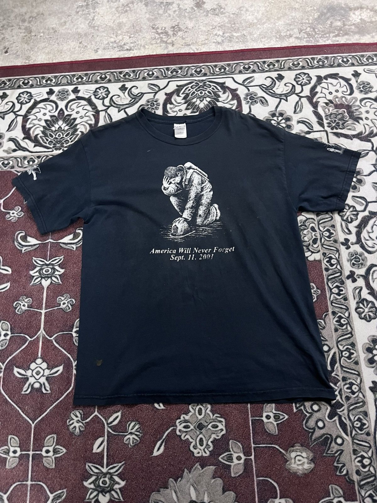Vintage Vintage Y2K America World Trade Centre 9/11 Memorial Tee Size US L / EU 52-54 / 3 - 1 Thumbnail