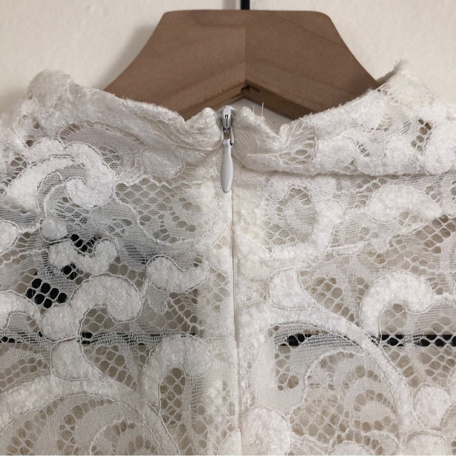 White House Black Market White House Black Market WHBM Lace Semi-Sheer Blouse Top Size M / US 6-8 / IT 42-44 - 9 Thumbnail