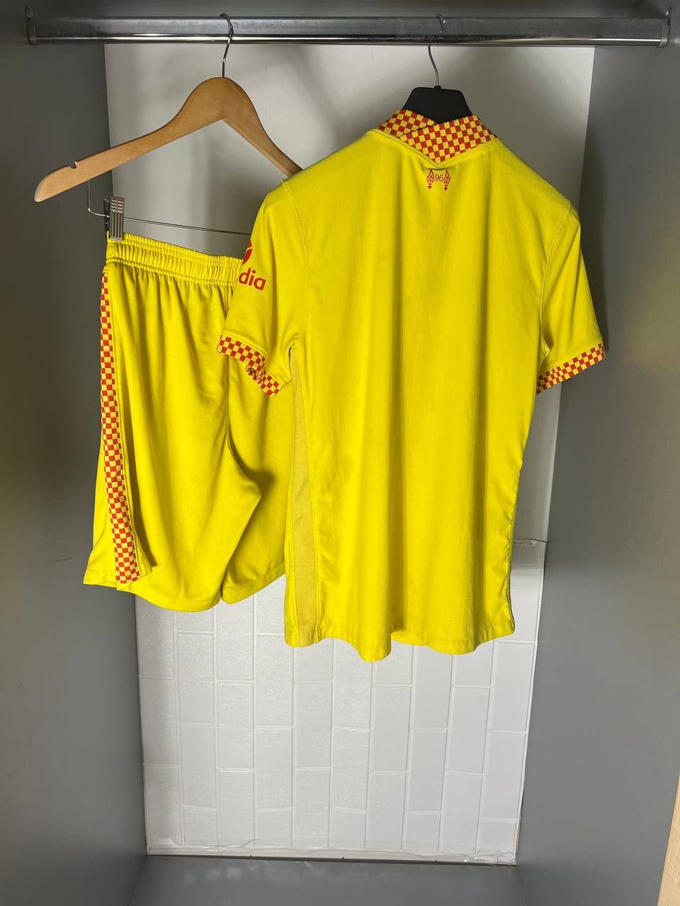 Nike VINTAGE NIKE FC LIVERPOOL ENGLAND SUIT SOCCER JERSEY Y2K Size US L / EU 52-54 / 3 - 9 Thumbnail