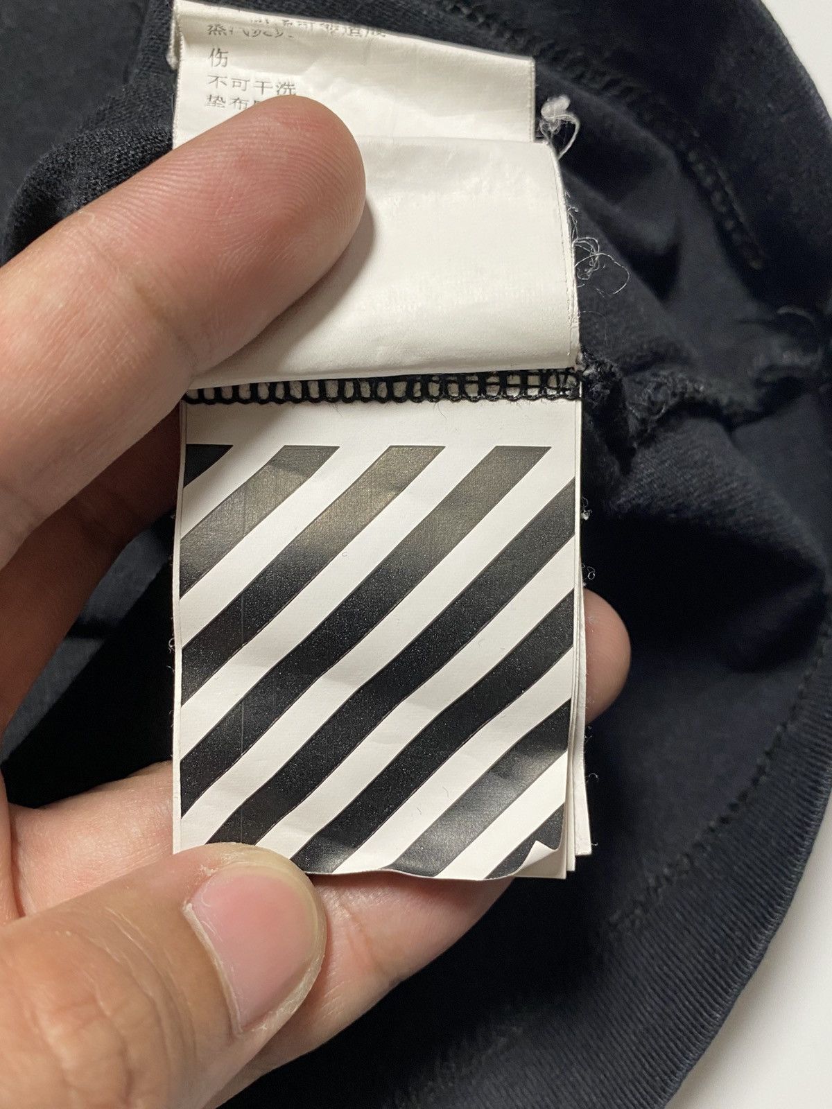 Off-White Off White - Arrow Tape T-Shirt Size US L / EU 52-54 / 3 - 9 Thumbnail