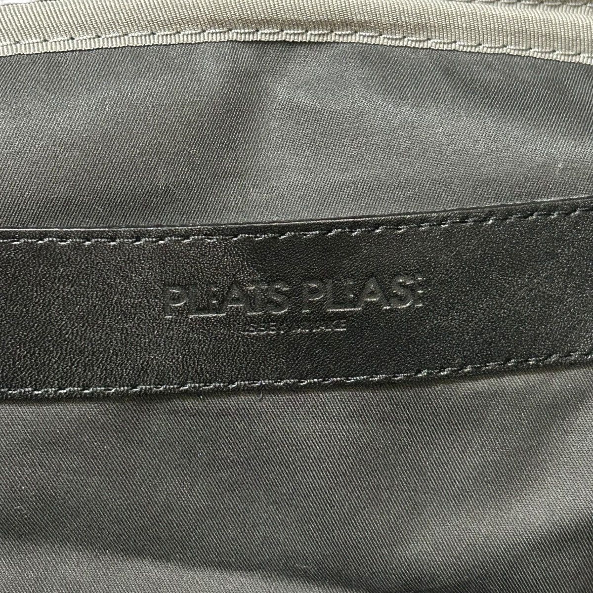 Issey Miyake 168 00s archive pleats please issey miyake bag shoulder zip Size ONE SIZE - 9 Thumbnail