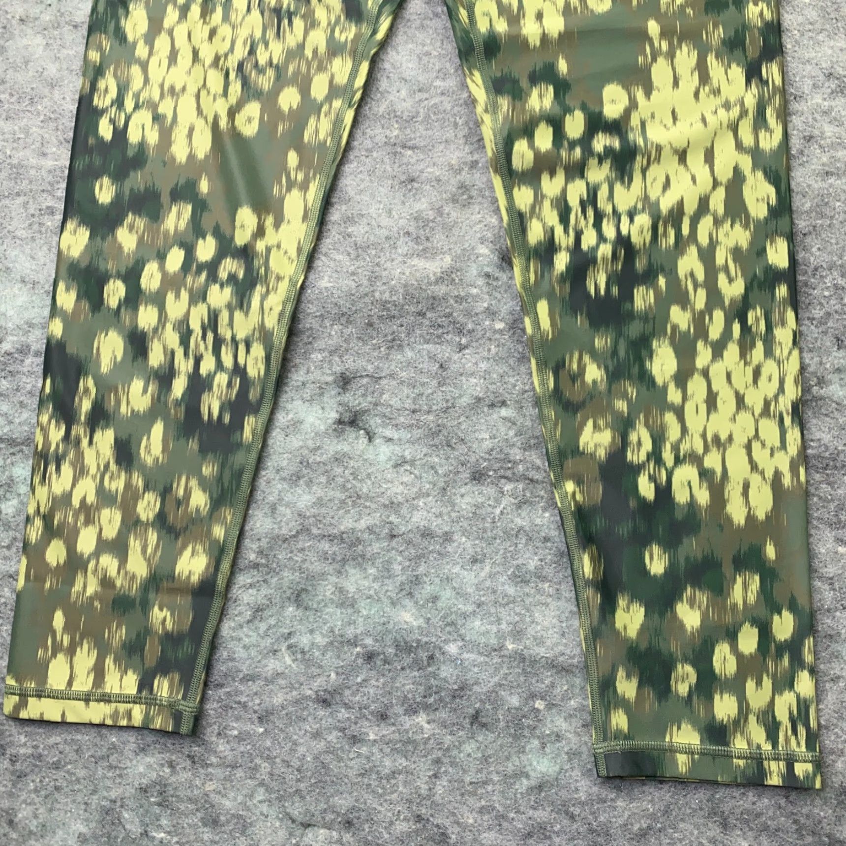 Vintage Aerie Leggings Womens XL Tall Green Camouflage Hi-Rise Stretch Yoga Long Inseam 28.5in Ankle Casual Activewear Women Size 40" / US 18 - 4 Thumbnail
