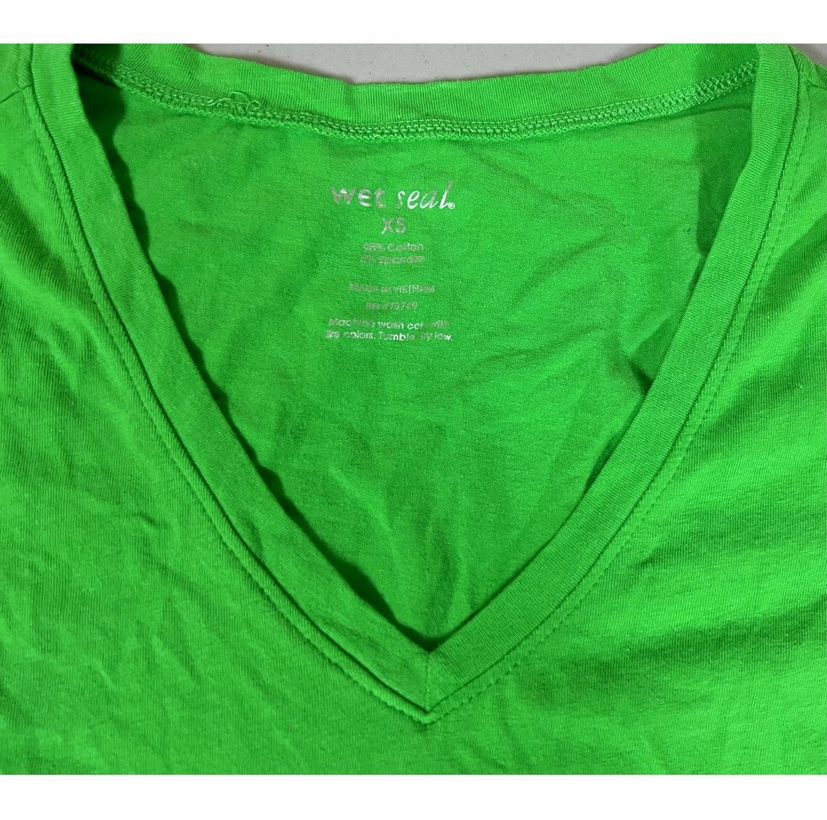Japanese Brand Wet Seal Green Solid V-Neck Short Sleeve Tee T-Shirt Top XS💚 Size XS / US 0-2 / IT 36-38 - 5 Thumbnail