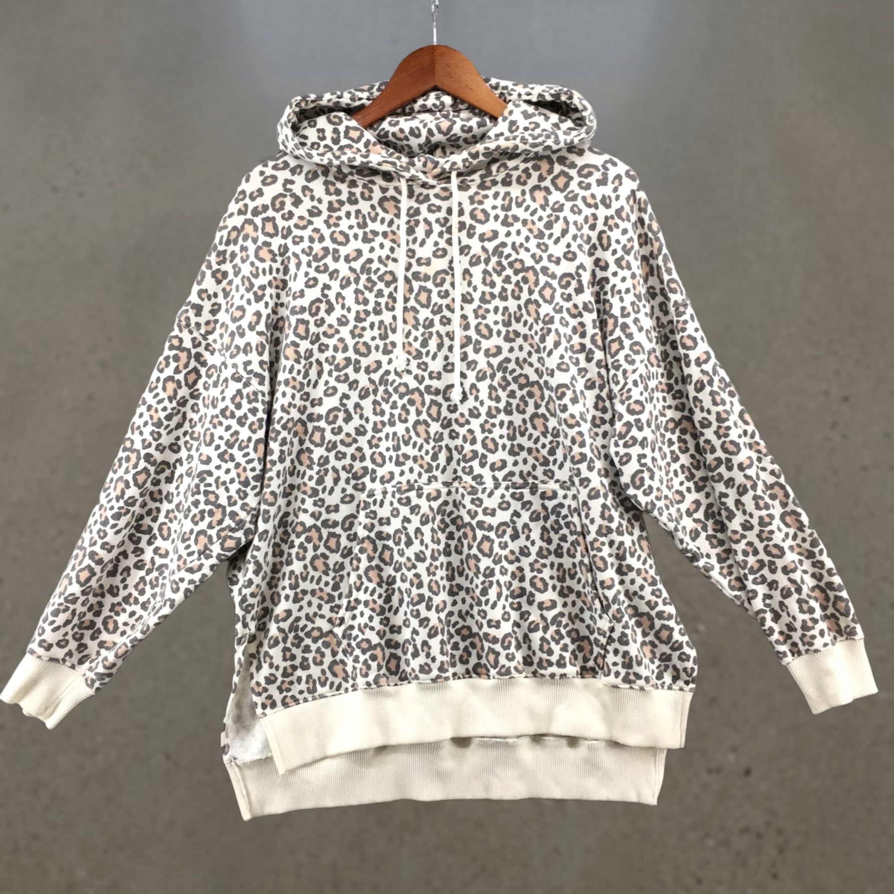 American Eagle Outfitters American Eagle Outfitters Hoodie Sweatshirt Womens S Beige Long Sleeve Animal Print Casual Size S / US 4 / IT 40 - 1 Thumbnail