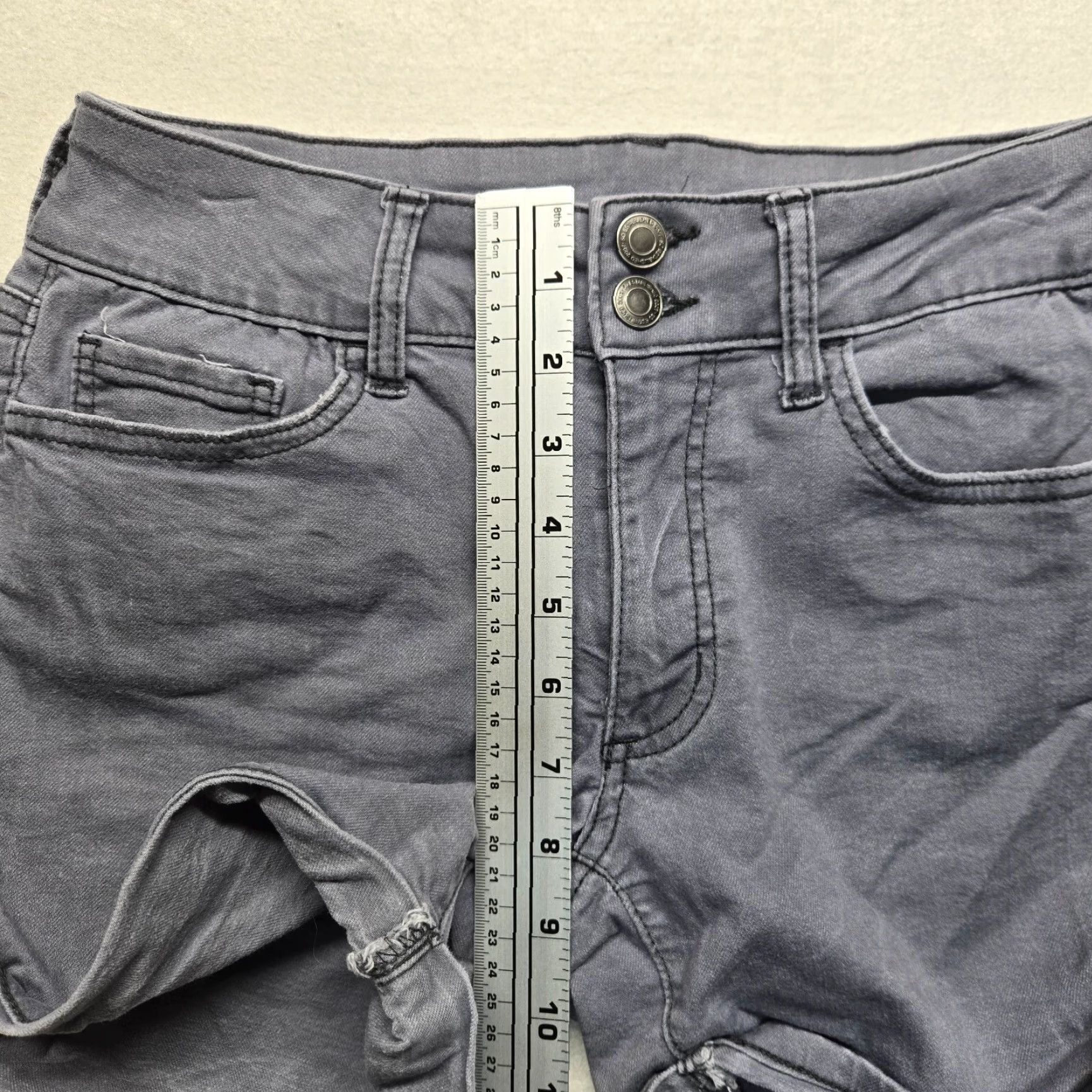 Denime VINTAGE SO Denim Gray Jean Shorts Women Junior Size 7 Low Rise Casual 5-Pocket Style Size 28" / US 6 / IT 42 - 6 Thumbnail