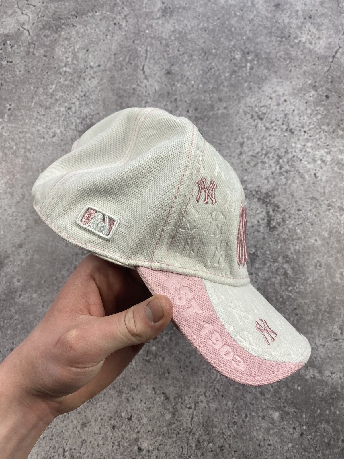 New Era × Vintage VINTAGE Y2K New York Yankees MLB Barbie Streetwear Cap Pink🎀 Size ONE SIZE - 7 Thumbnail