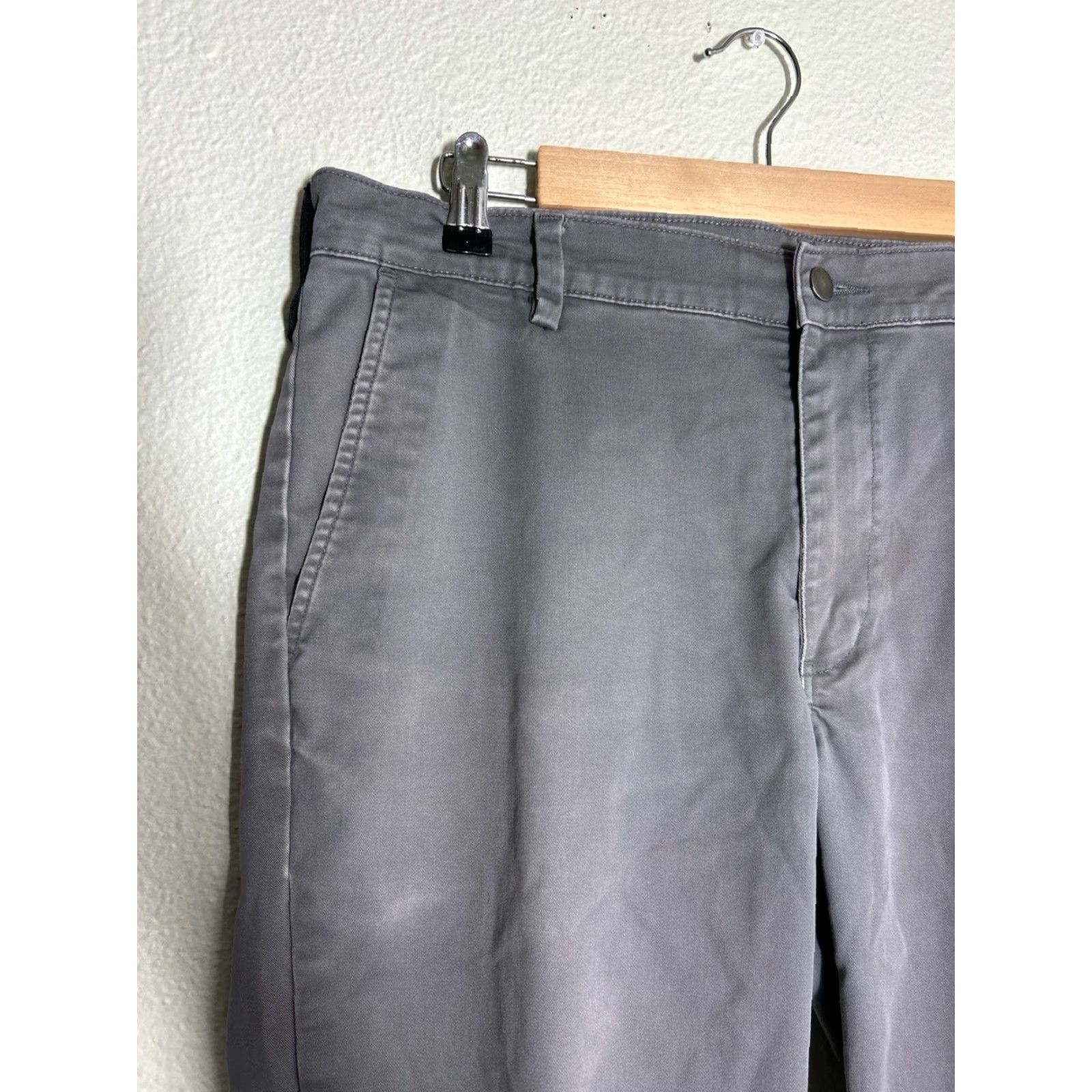 Duluth Trading Company Duluth Trading Co. 40 Grit Slim Fit Cargo Pants Mens Size 36x32 Gray Flat Front Zipper Button Workwear Casual Travel Boots Size US 36 / EU 52 - 4 Thumbnail
