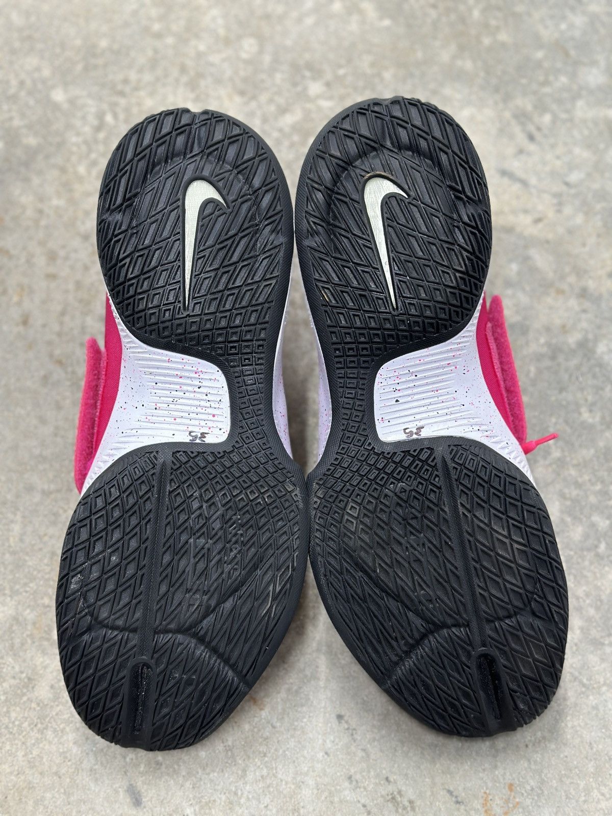 Nike Nike HyperRev 2016 ‘Breast Cancer’ Basketball Shoe Size US 13 / EU 46 - 4 Thumbnail
