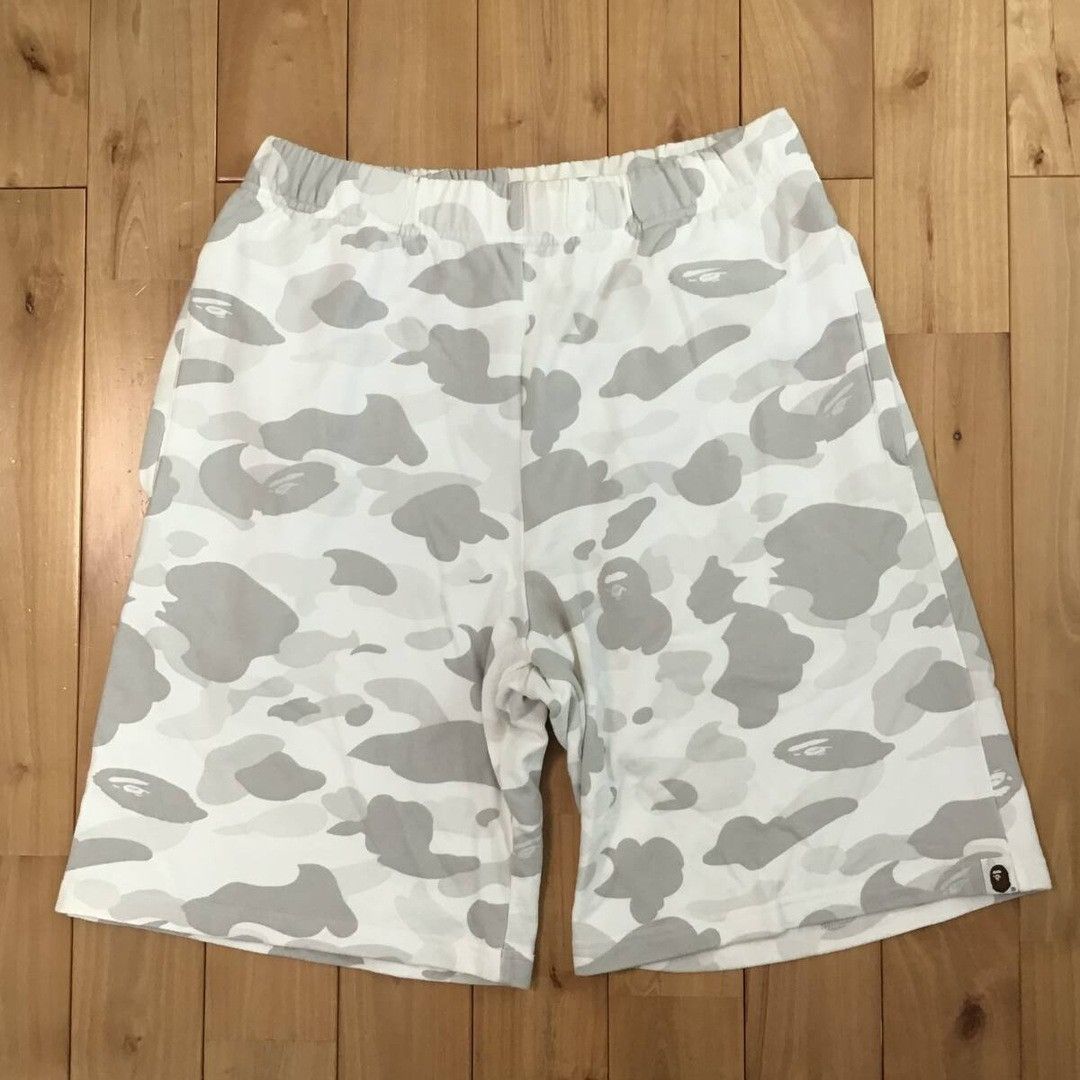 Bape BAPE White camo sweat shorts a bathing apa NIGO ★size M Size US 32 / EU 48 - 1 Thumbnail