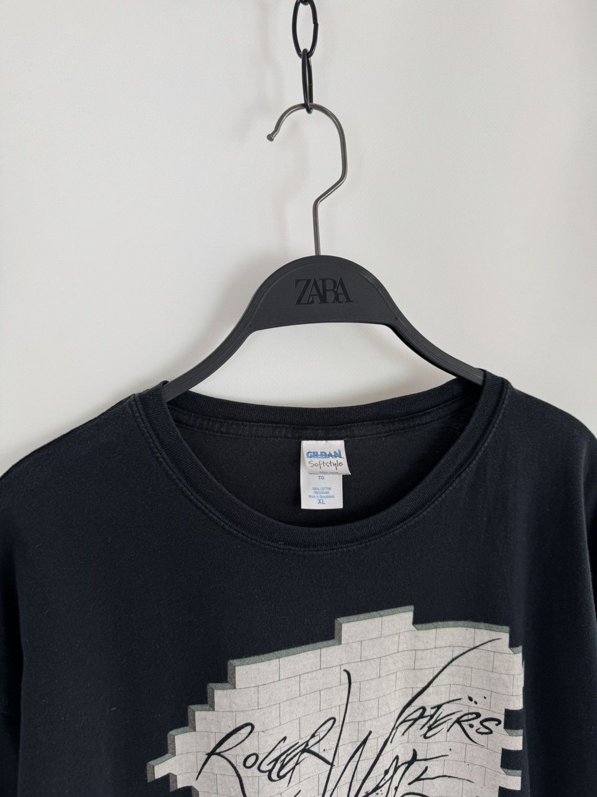 Band Tees 2011 Roger Waters The Wall Live London Tour T-Shirt Size US XL / EU 56 / 4 - 3 Thumbnail